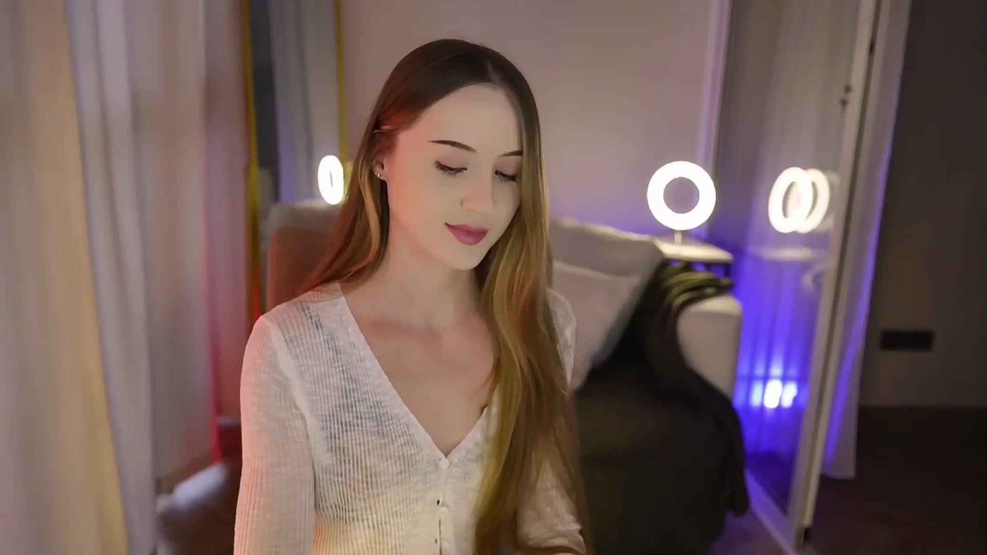 Gallery image thumbnail from Innocent_Soul's myfreecams stream on, 09/04/2025, 16:09 image 2 of 20