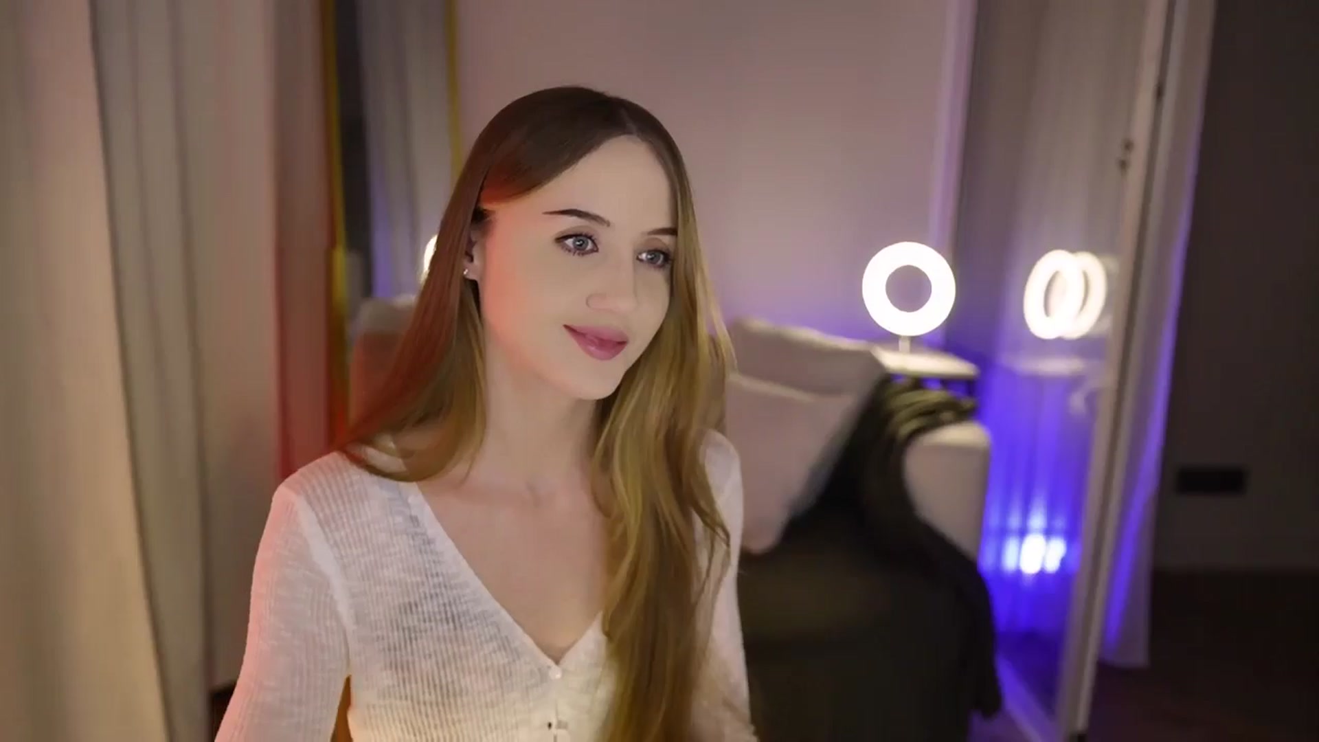 Gallery image thumbnail from Innocent_Soul's myfreecams stream on, 09/04/2025, 18:49 image 2 of 20