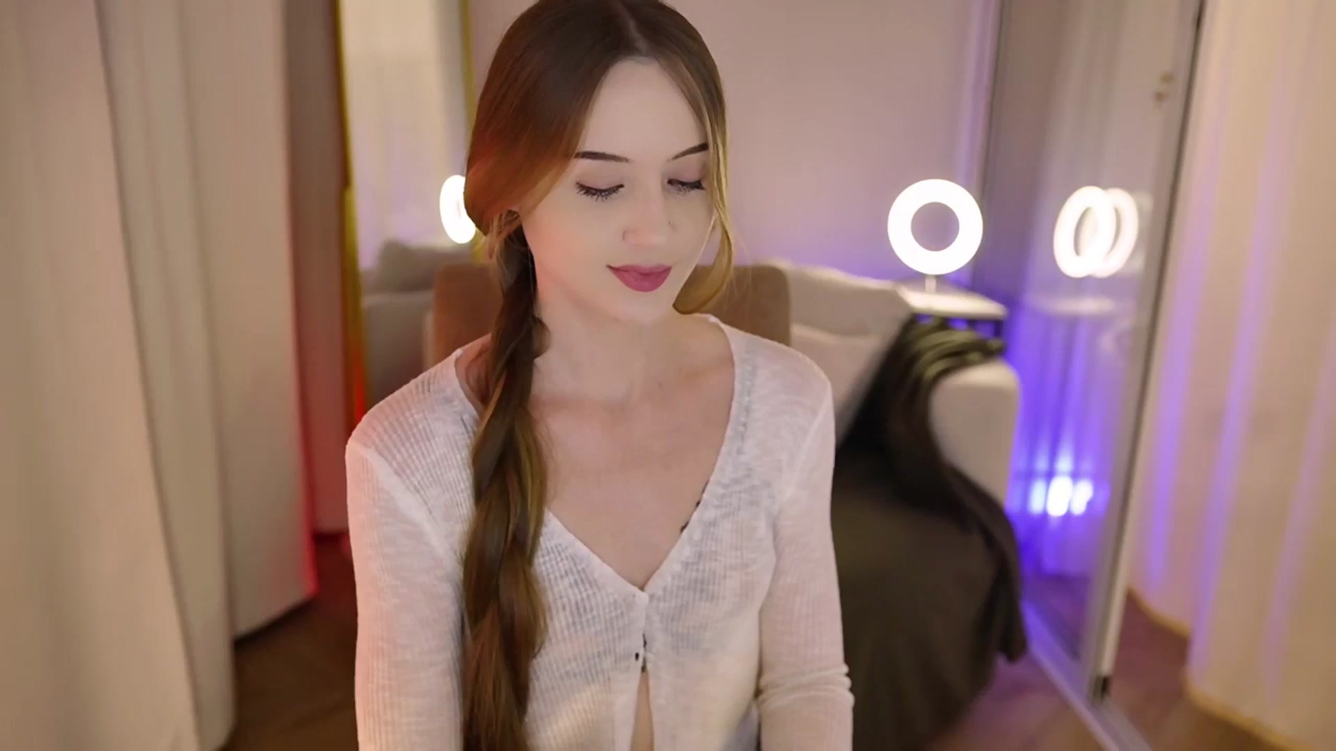 Gallery image thumbnail from Innocent_Soul's myfreecams stream on, 09/04/2025, 20:11 image 1 of 20