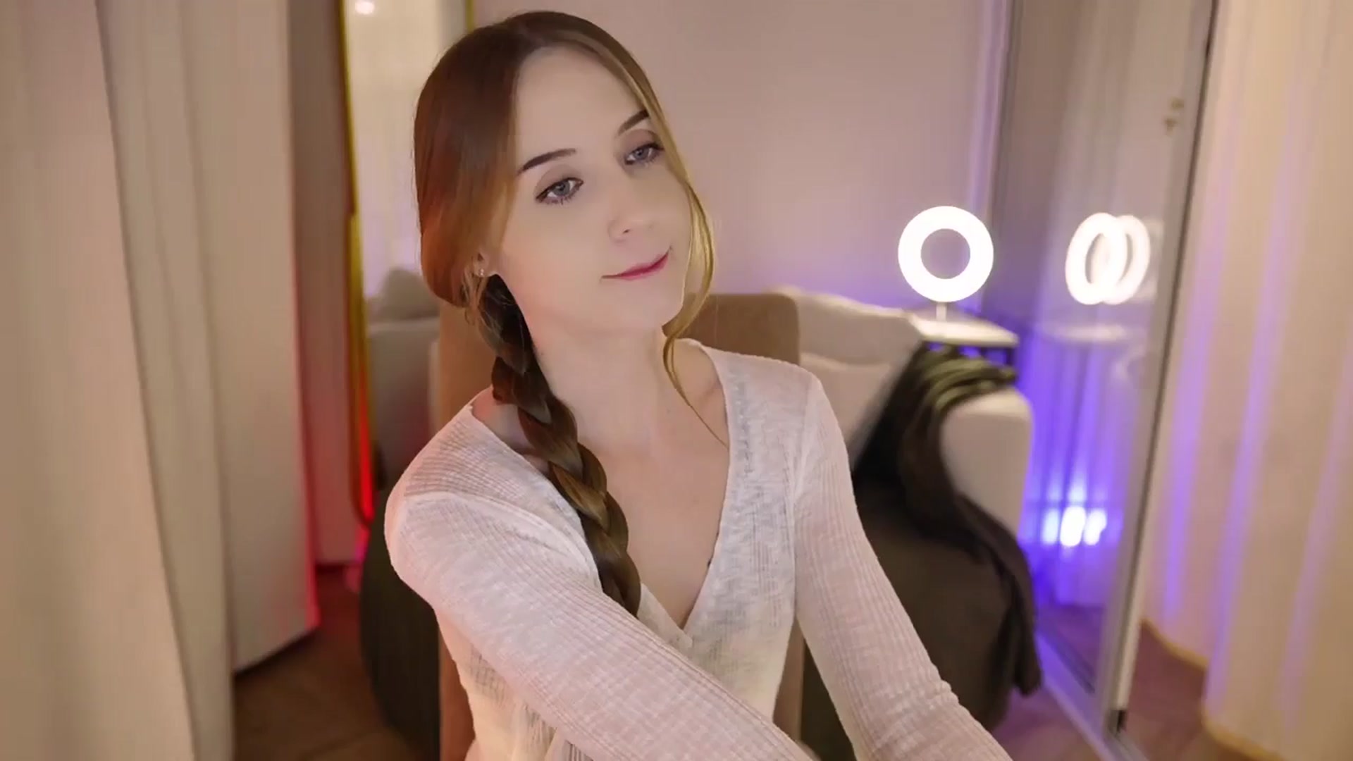 Gallery image thumbnail from Innocent_Soul's myfreecams stream on, 09/04/2025, 20:11 image 6 of 20
