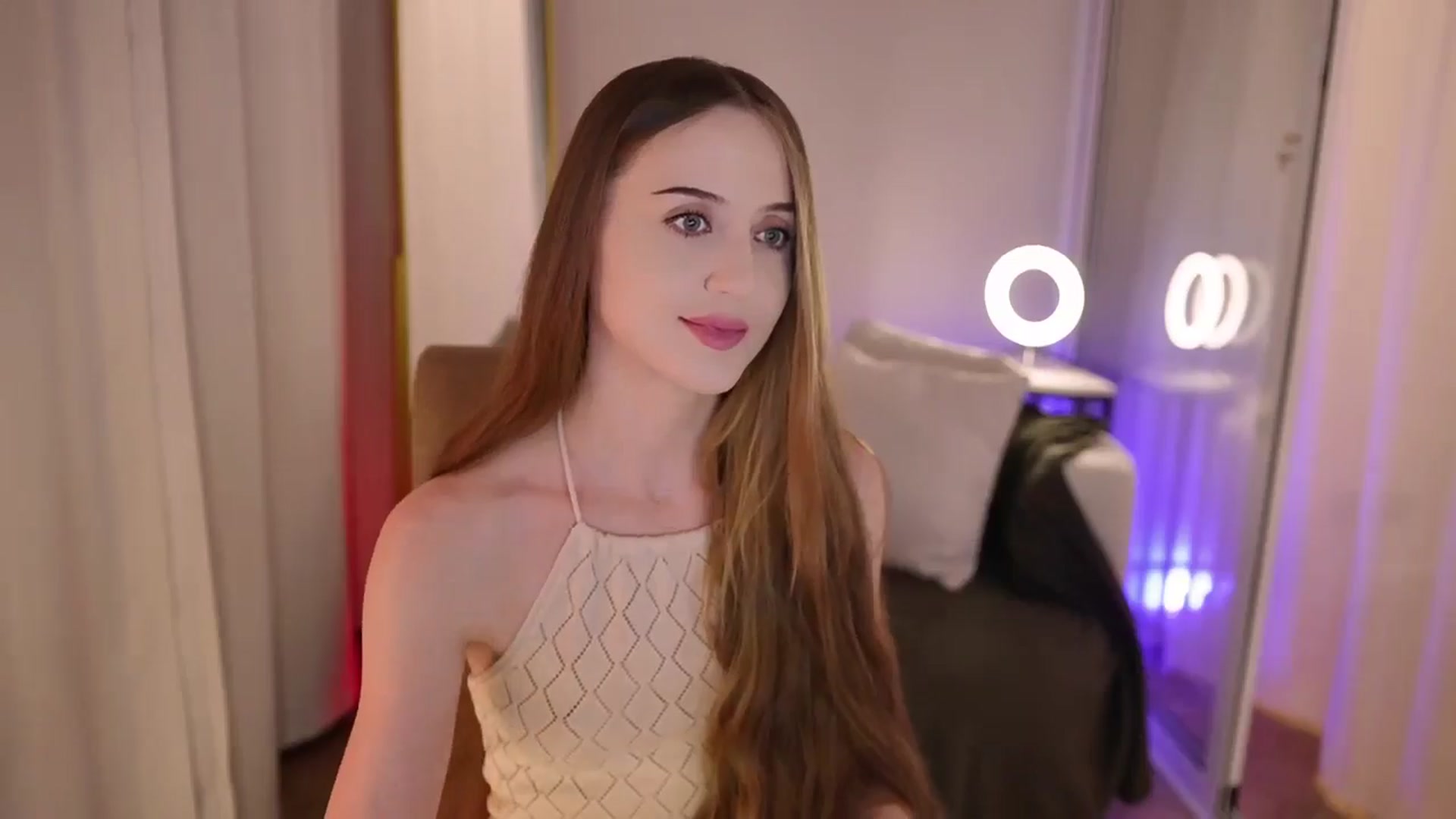 Gallery image thumbnail from Innocent_Soul's myfreecams stream on, 09/05/2025, 20:05 image 2 of 20