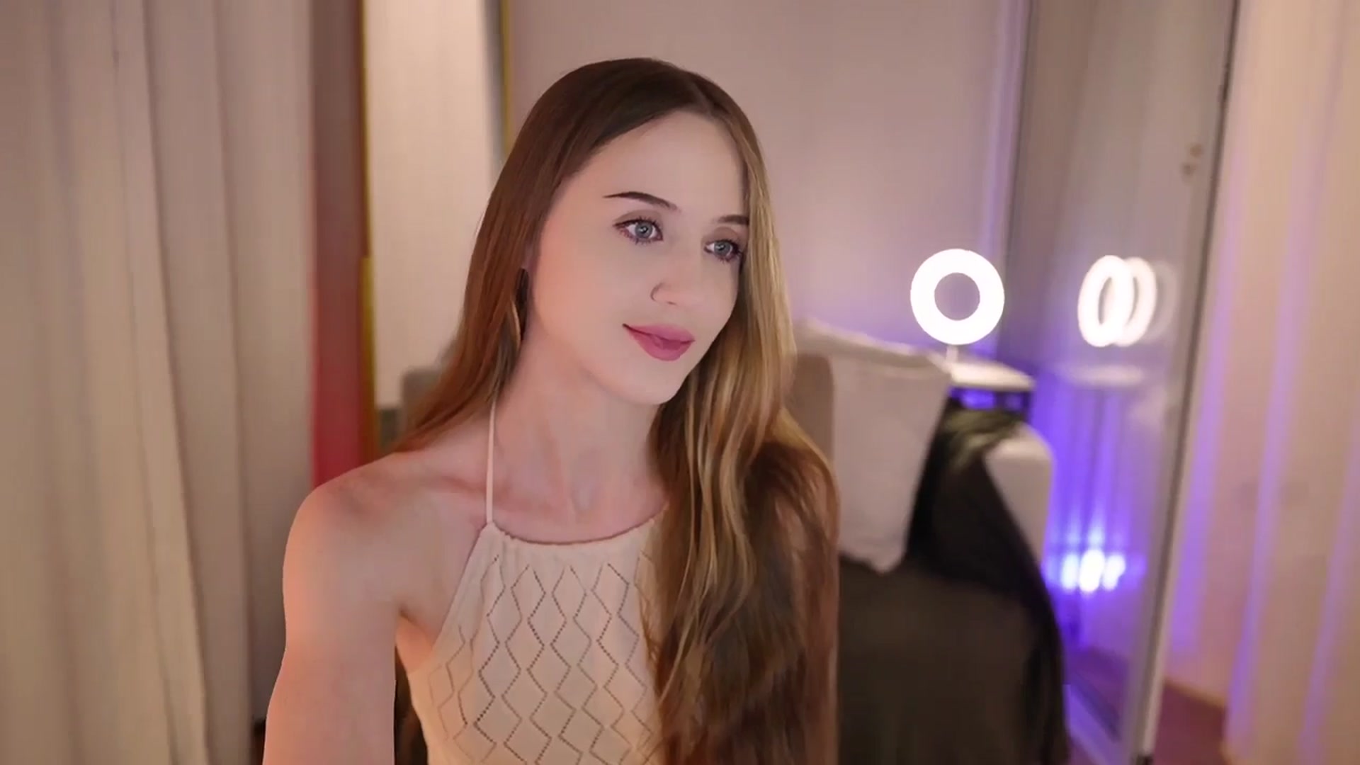Gallery image thumbnail from Innocent_Soul's myfreecams stream on, 09/05/2025, 20:05 image 3 of 20