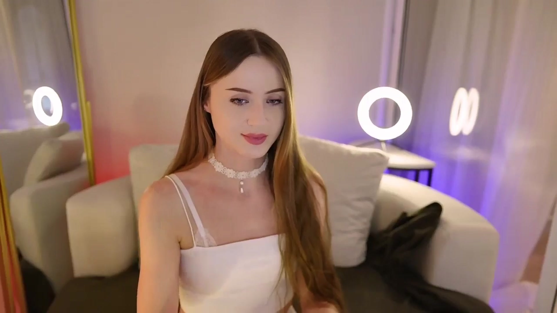 Gallery image thumbnail from Innocent_Soul's myfreecams stream on, 09/10/2025, 19:56 image 2 of 20