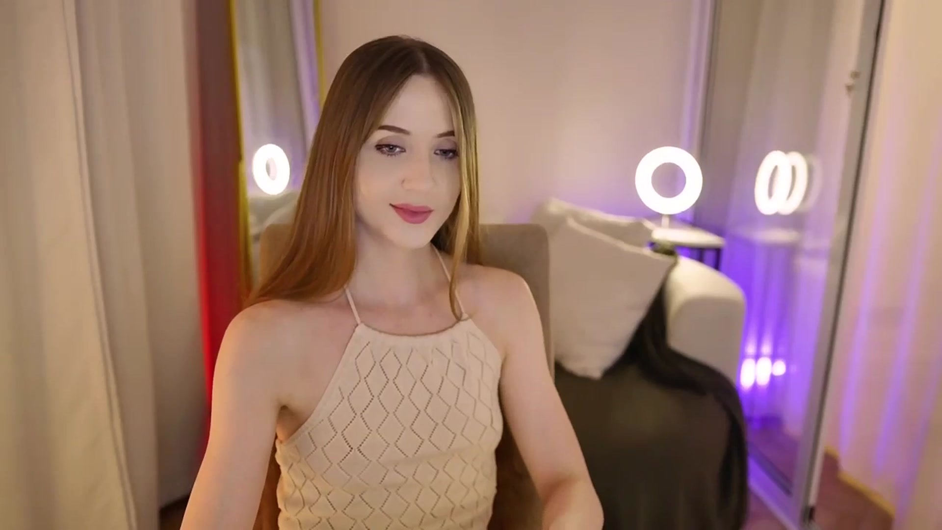 Gallery image thumbnail from Innocent_Soul's myfreecams stream on, 09/13/2025, 19:54 image 17 of 20