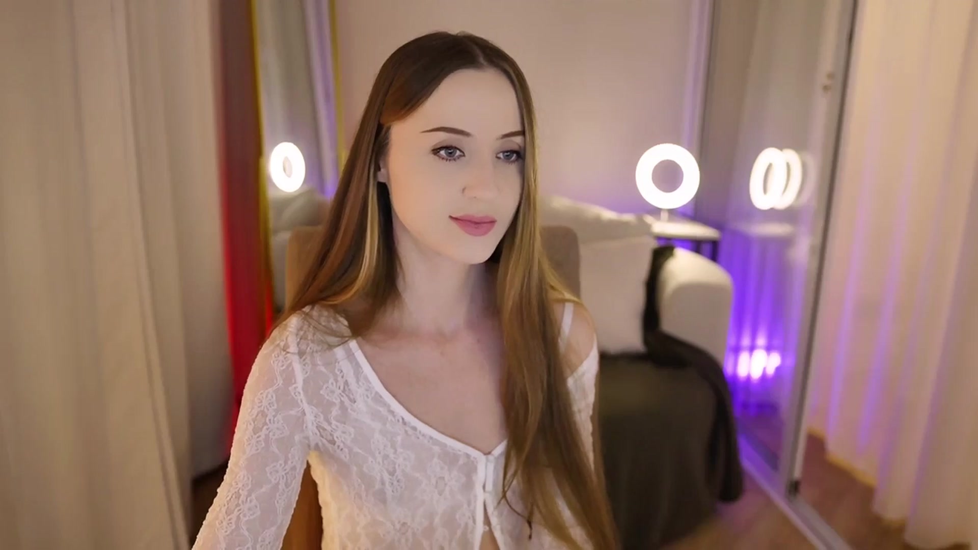 Gallery image thumbnail from Innocent_Soul's myfreecams stream on, 09/15/2025, 16:51 image 9 of 20