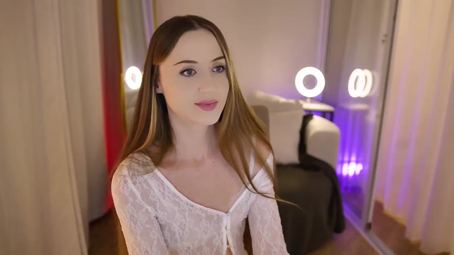 Gallery image thumbnail from Innocent_Soul's myfreecams stream on, 09/15/2025, 16:51 image 7 of 20