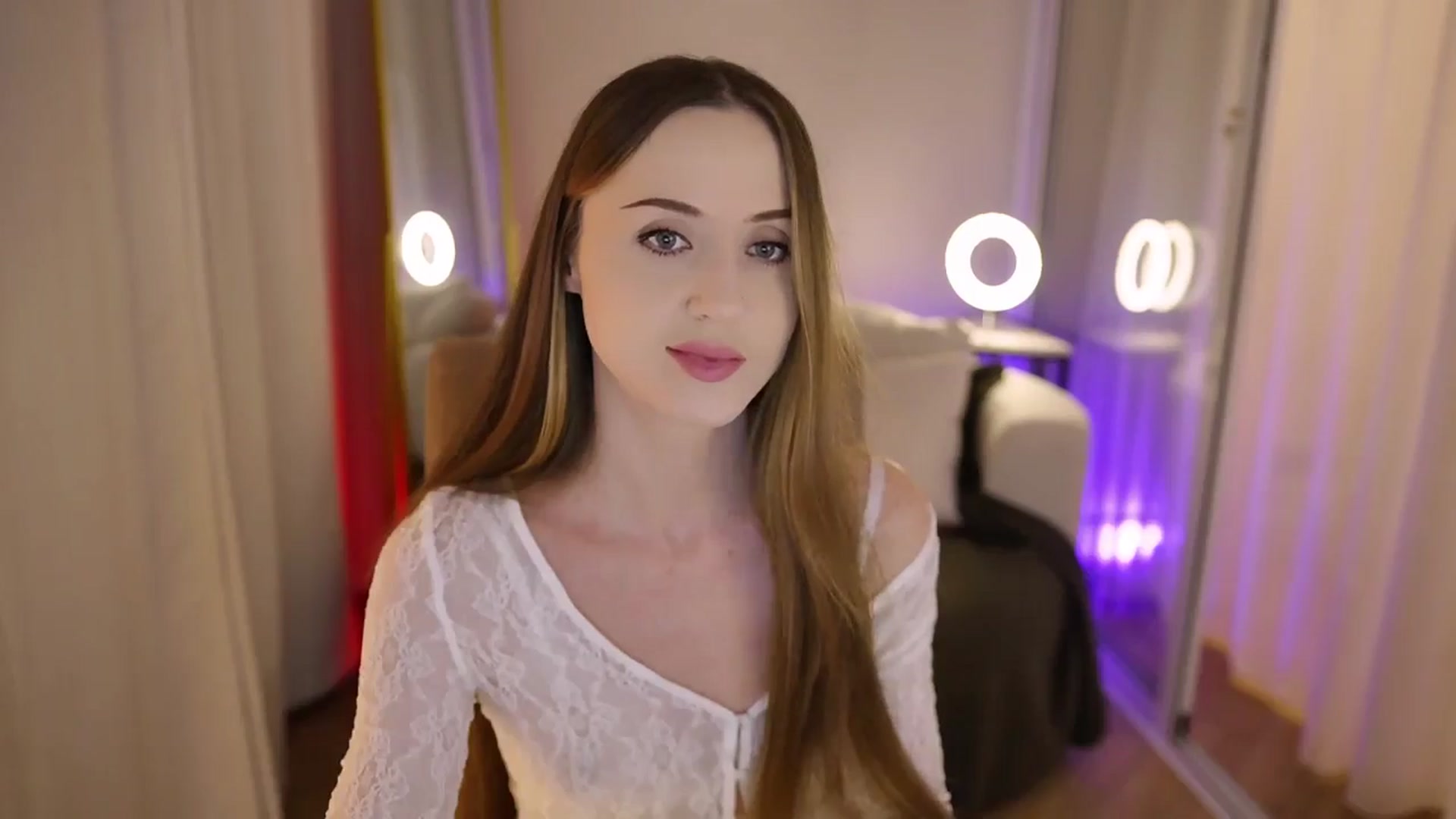 Gallery image thumbnail from Innocent_Soul's myfreecams stream on, 09/15/2025, 16:51 image 4 of 20