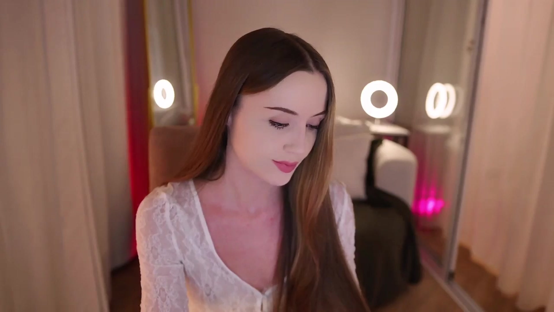 Gallery image thumbnail from Innocent_Soul's myfreecams stream on, 09/15/2025, 18:42 image 7 of 20