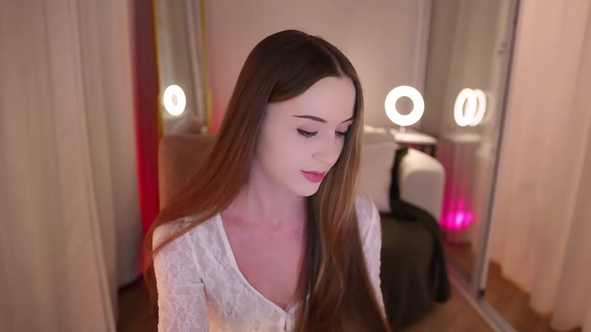 Gallery image thumbnail from Innocent_Soul's myfreecams stream on, 09/15/2025, 18:42 image 5 of 20