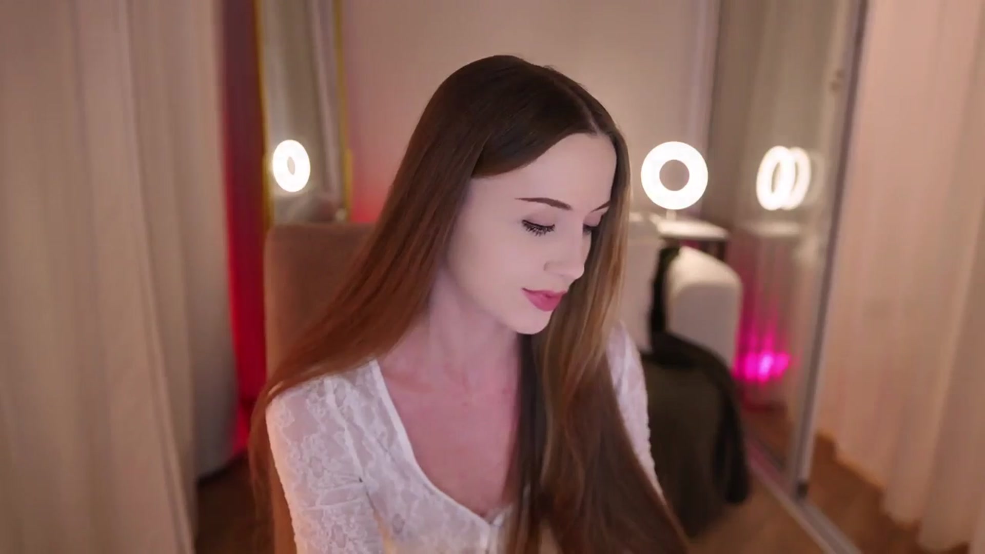 Gallery image thumbnail from Innocent_Soul's myfreecams stream on, 09/15/2025, 18:42 image 3 of 20