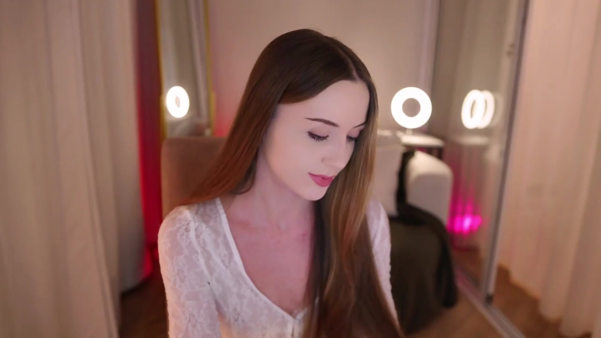 Gallery image thumbnail from Innocent_Soul's myfreecams stream on, 09/15/2025, 18:42 image 8 of 20