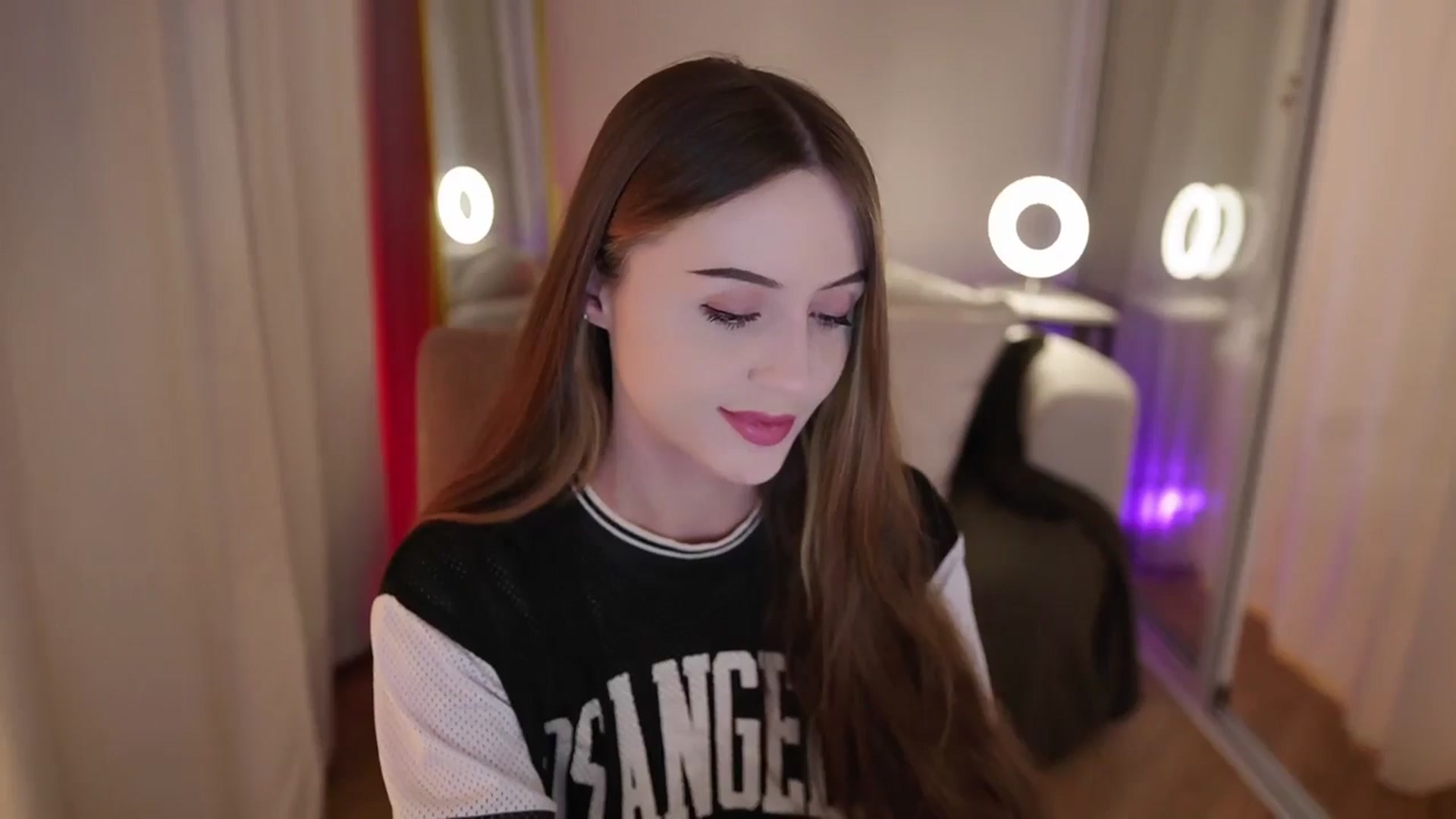 Gallery image thumbnail from Innocent_Soul's myfreecams stream on, 09/18/2025, 18:51 image 16 of 20