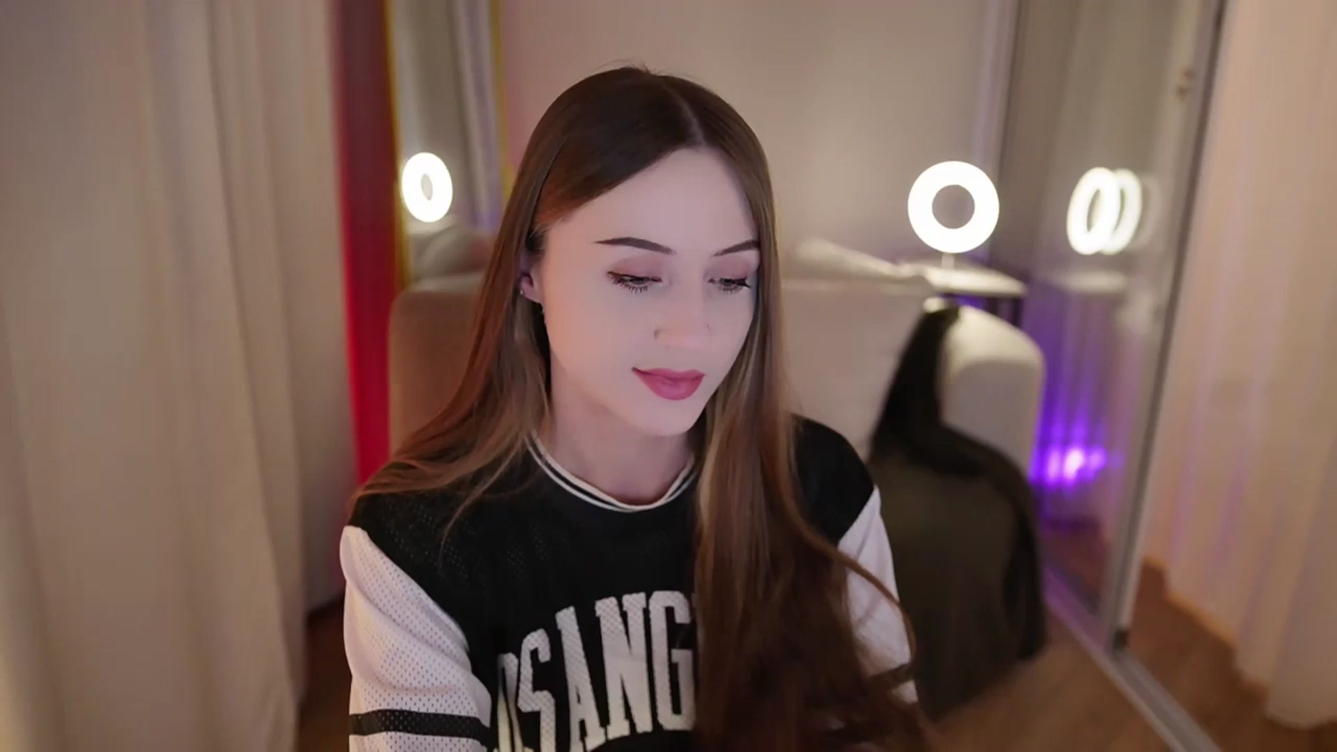 Gallery image thumbnail from Innocent_Soul's myfreecams stream on, 09/18/2025, 18:51 image 6 of 20