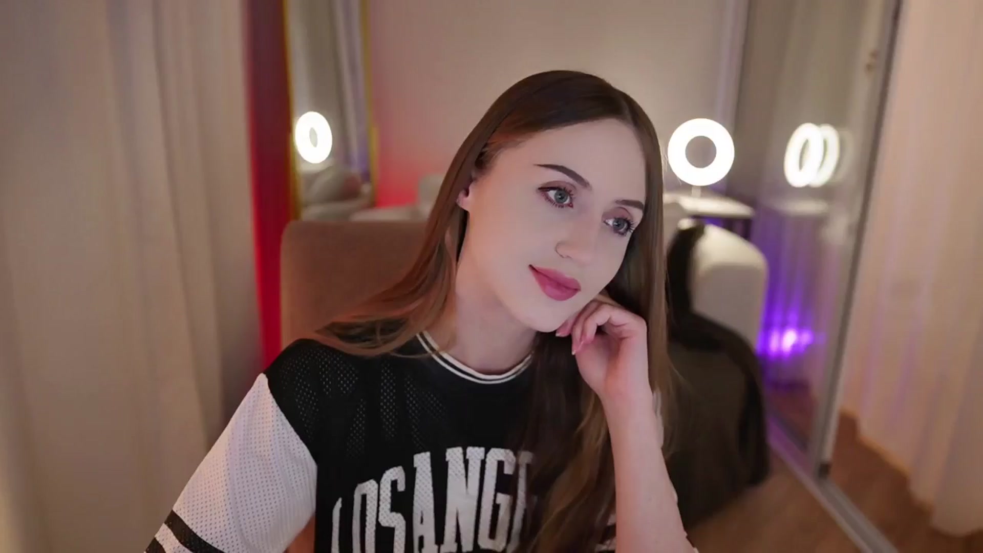 Gallery image thumbnail from Innocent_Soul's myfreecams stream on, 09/18/2025, 18:51 image 18 of 20