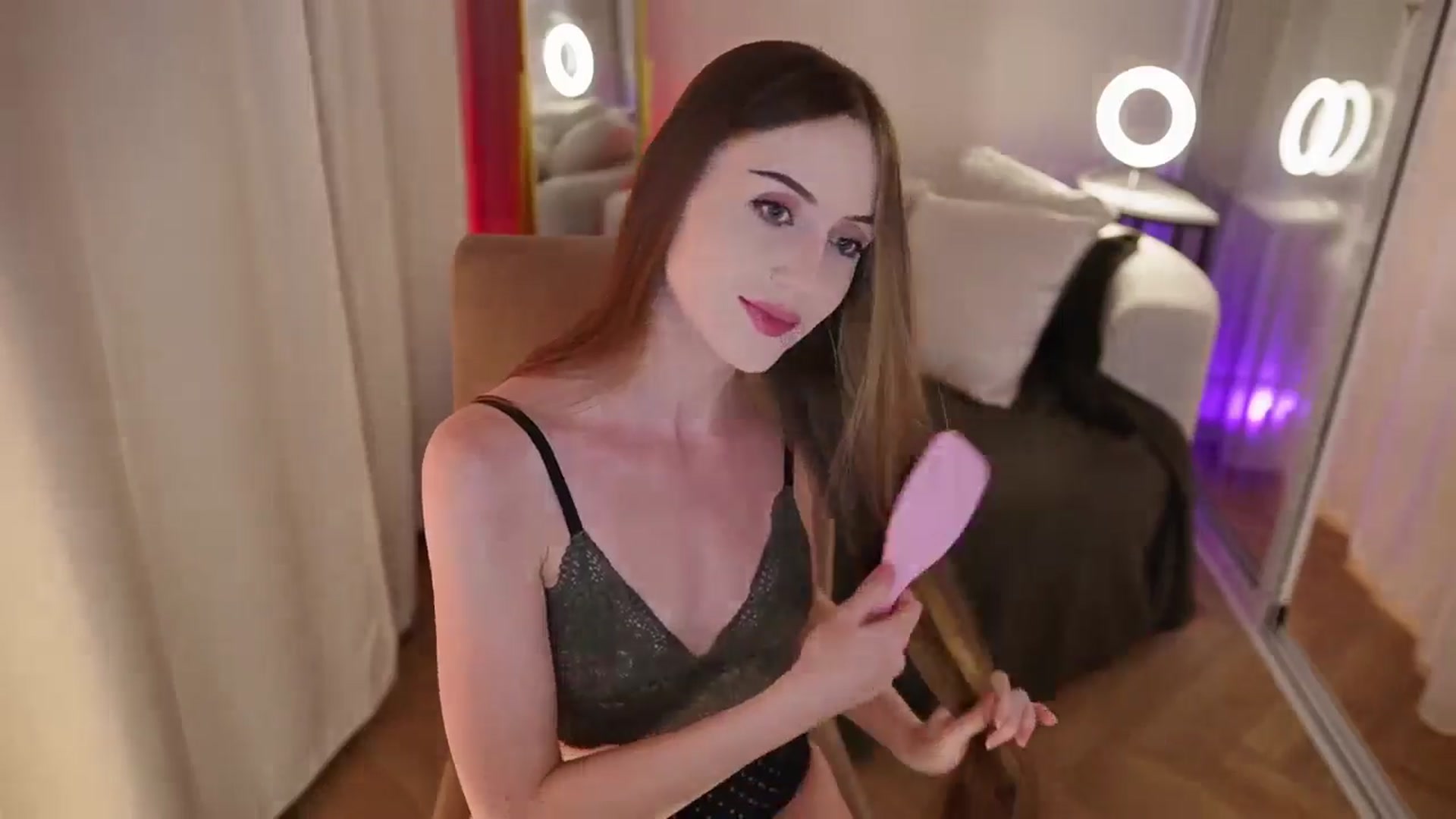 Gallery image thumbnail from Innocent_Soul's myfreecams stream on, 09/18/2025, 19:50 image 18 of 20