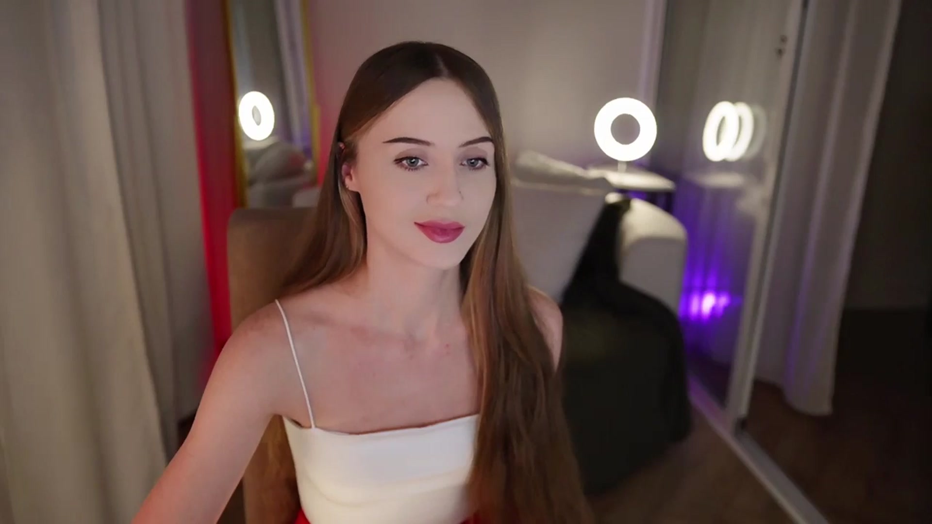 Gallery image thumbnail from Innocent_Soul's myfreecams stream on, 09/19/2025, 16:37 image 8 of 20