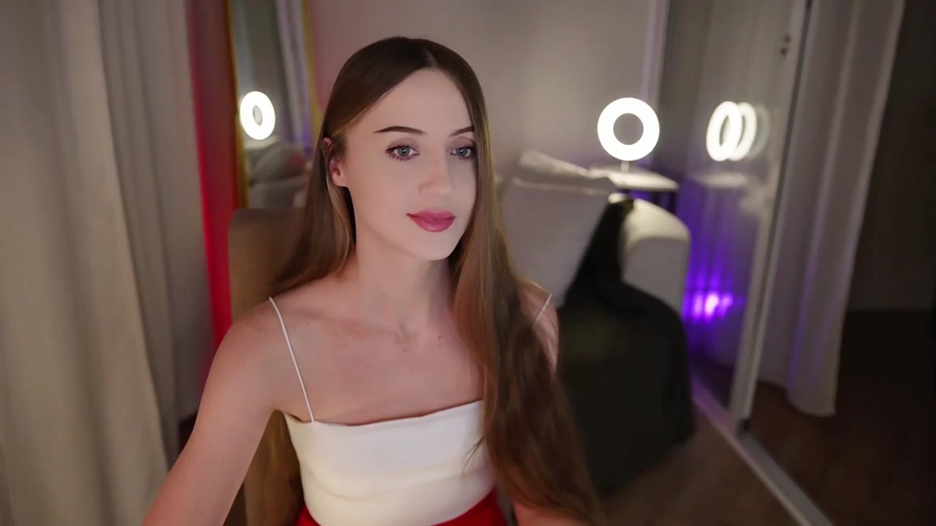 Gallery image thumbnail from Innocent_Soul's myfreecams stream on, 09/19/2025, 16:37 image 5 of 20