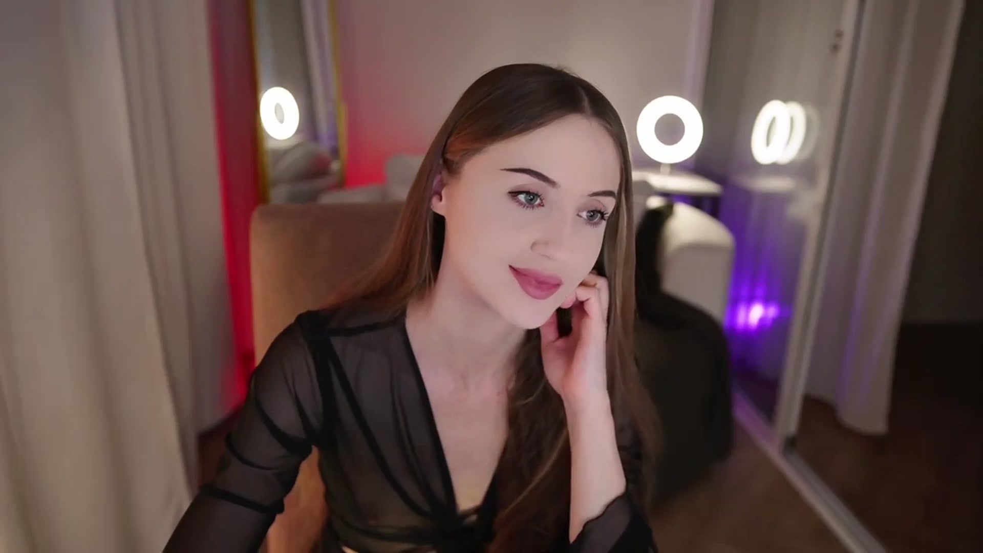 Gallery image thumbnail from Innocent_Soul's myfreecams stream on, 09/20/2025, 16:40 image 6 of 20