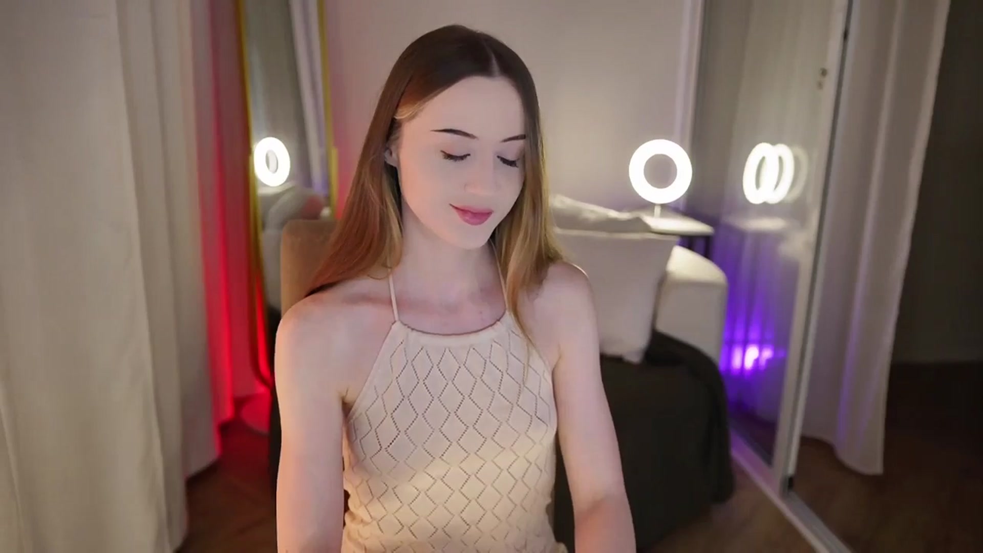 Gallery image thumbnail from Innocent_Soul's myfreecams stream on, 09/22/2025, 16:45 image 4 of 20