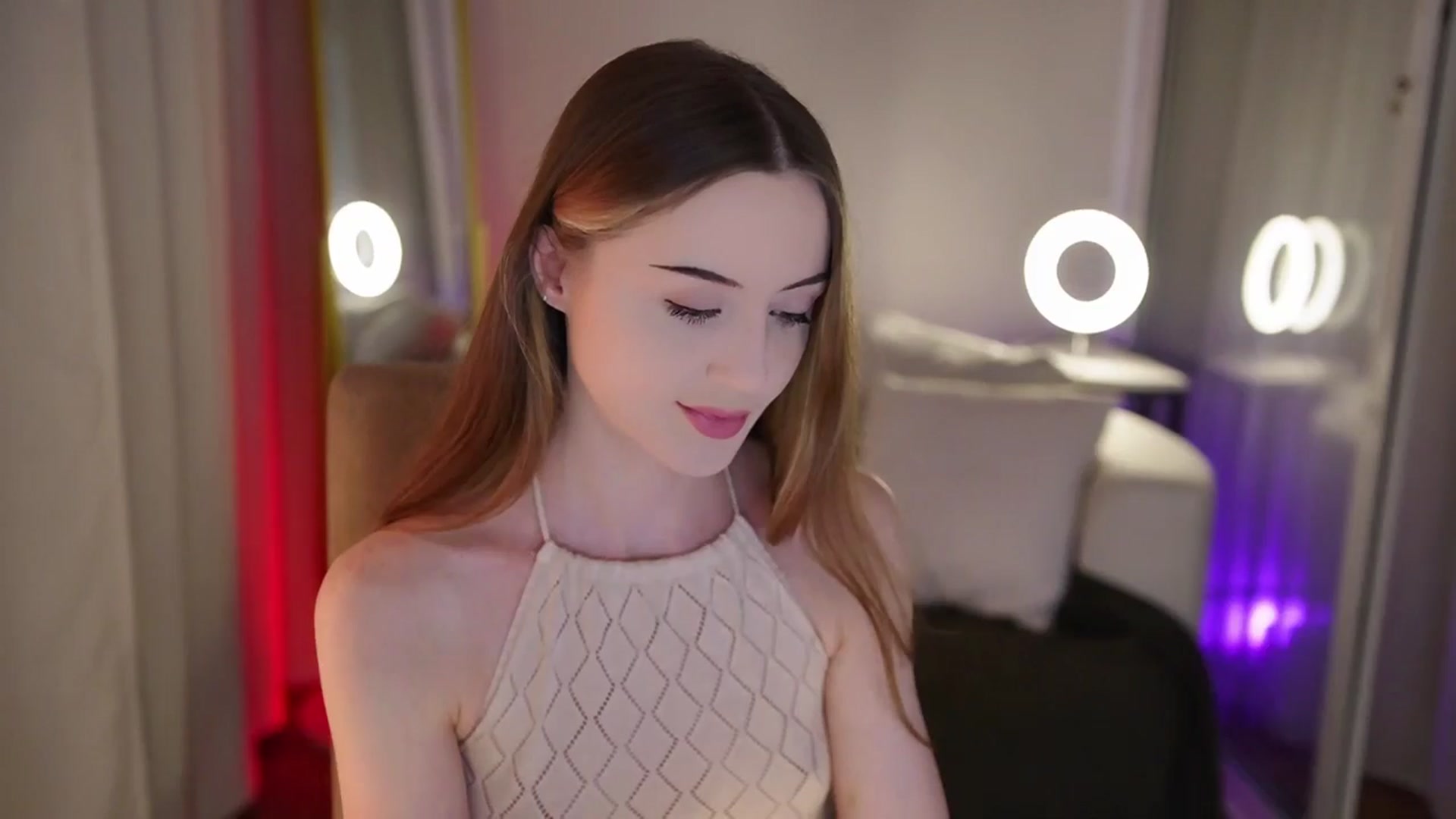 Gallery image thumbnail from Innocent_Soul's myfreecams stream on, 09/22/2025, 16:45 image 17 of 20