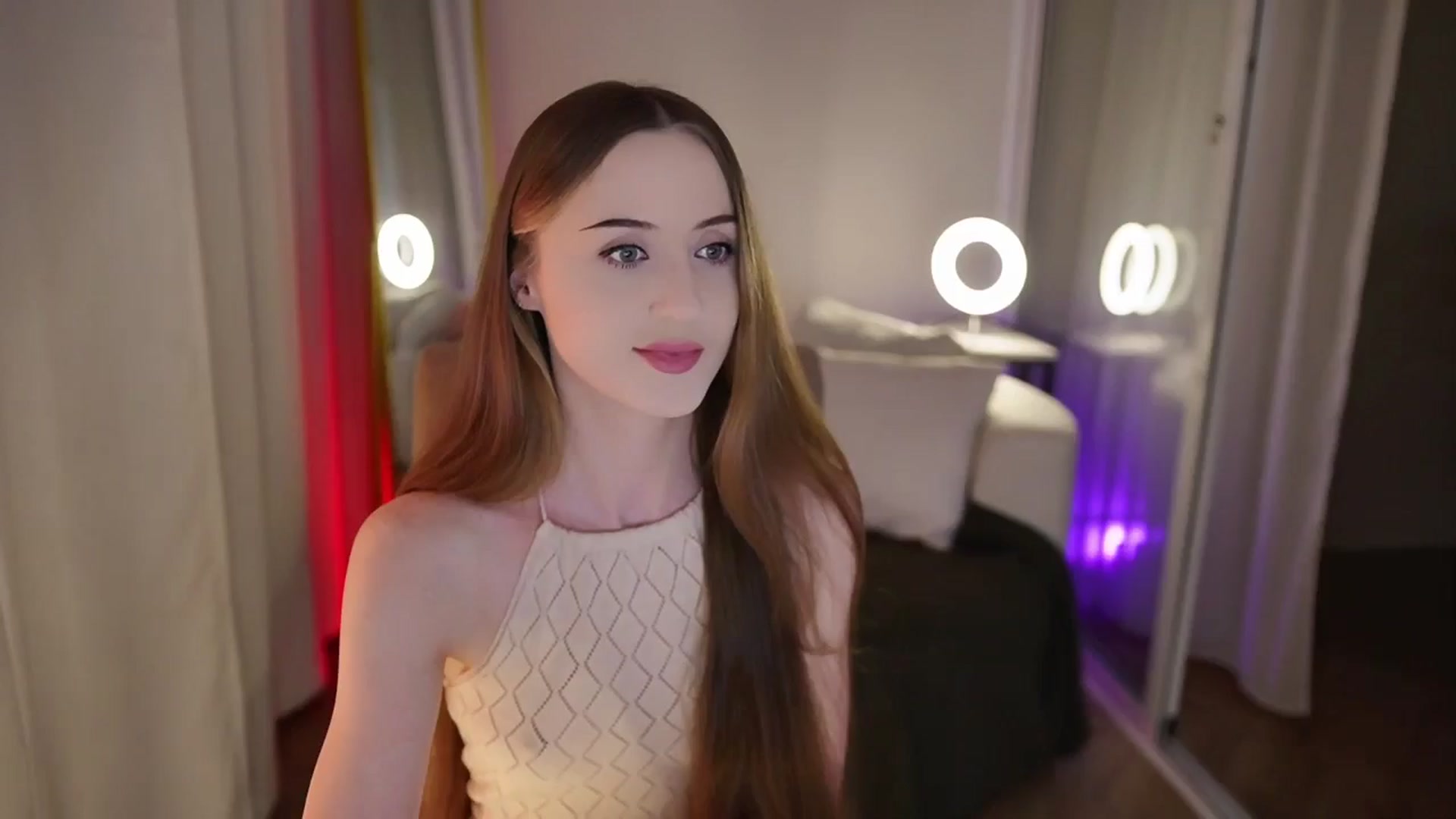 Gallery image thumbnail from Innocent_Soul's myfreecams stream on, 09/22/2025, 18:38 image 4 of 20