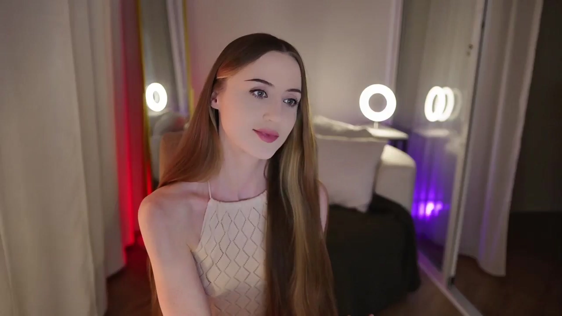 Gallery image thumbnail from Innocent_Soul's myfreecams stream on, 09/22/2025, 18:38 image 3 of 20