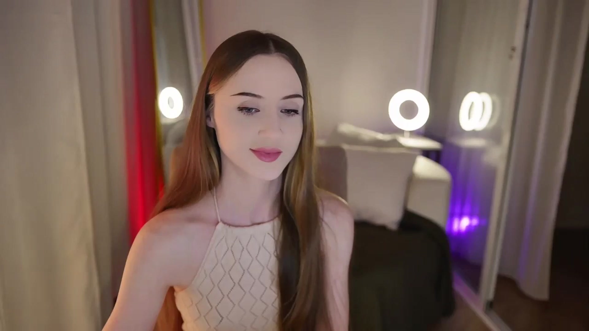 Gallery image thumbnail from Innocent_Soul's myfreecams stream on, 09/22/2025, 18:38 image 12 of 20