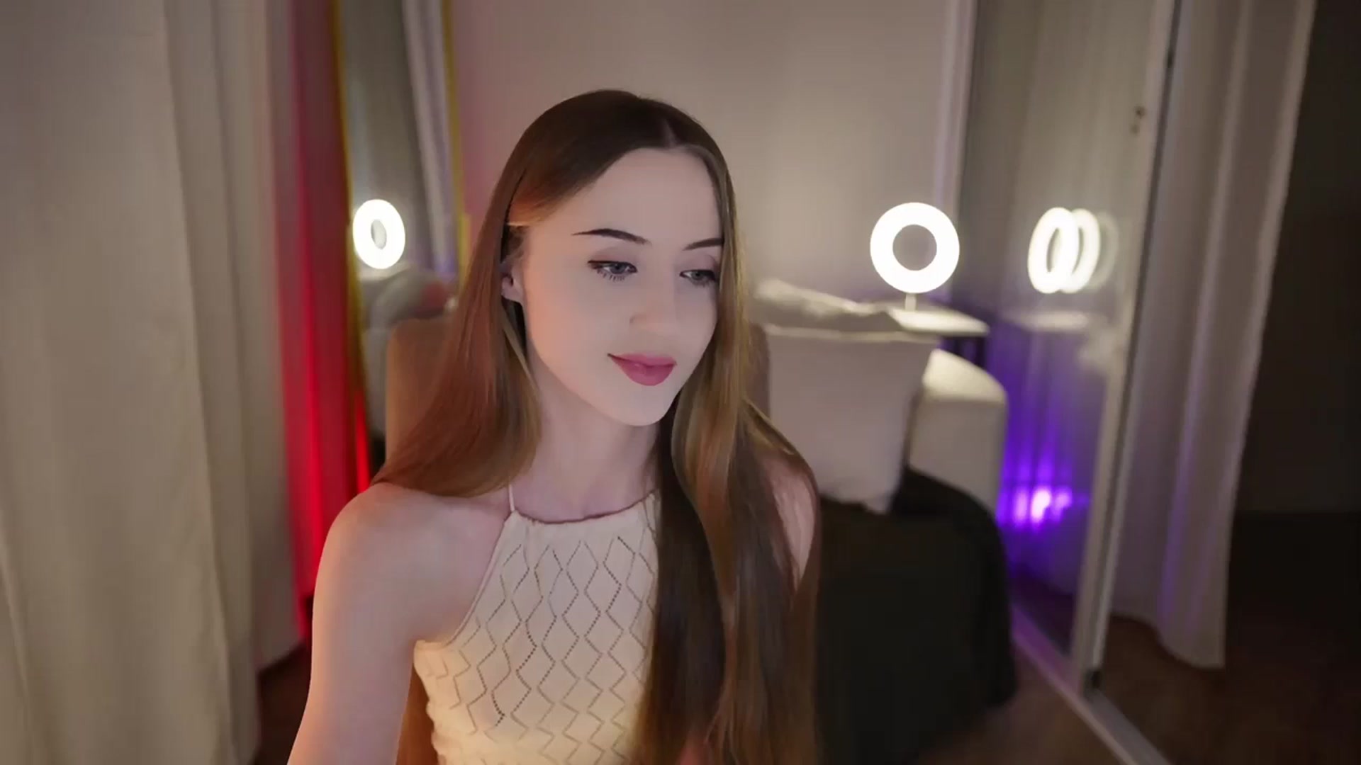 Gallery image thumbnail from Innocent_Soul's myfreecams stream on, 09/22/2025, 18:38 image 6 of 20