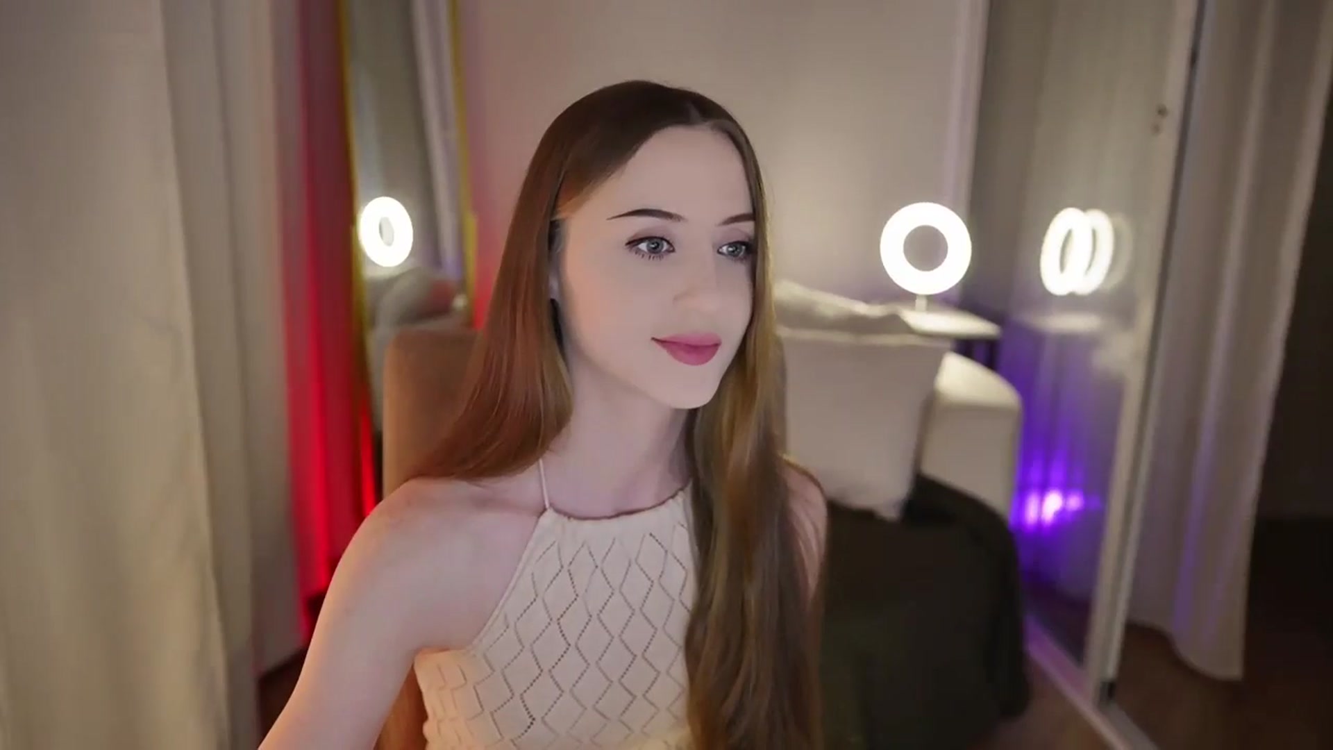 Gallery image thumbnail from Innocent_Soul's myfreecams stream on, 09/22/2025, 18:38 image 13 of 20