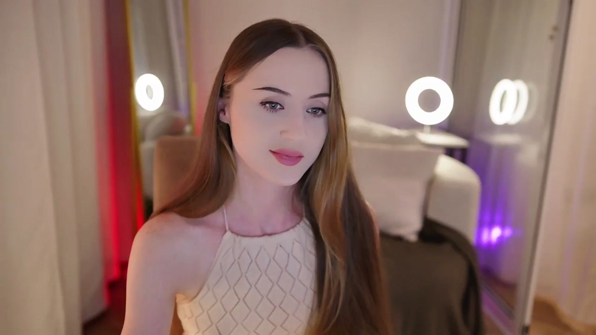 Gallery image thumbnail from Innocent_Soul's myfreecams stream on, 09/22/2025, 19:29 image 17 of 20