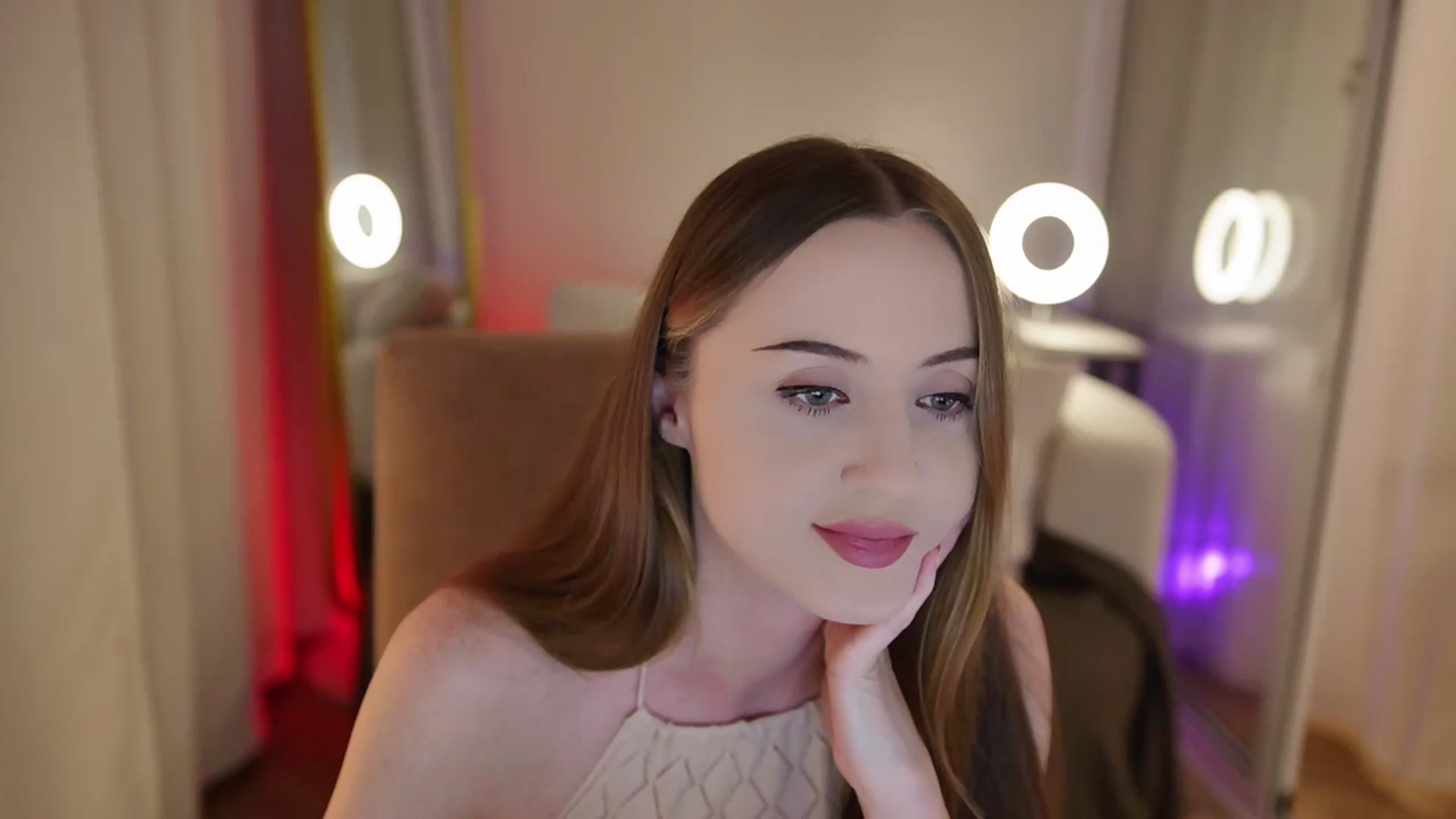 Gallery image thumbnail from Innocent_Soul's myfreecams stream on, 09/22/2025, 19:29 image 16 of 20
