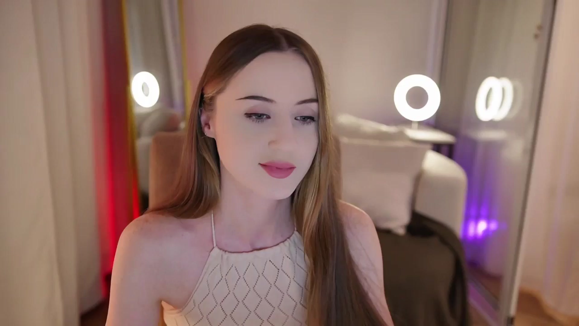 Gallery image thumbnail from Innocent_Soul's myfreecams stream on, 09/22/2025, 19:29 image 2 of 20