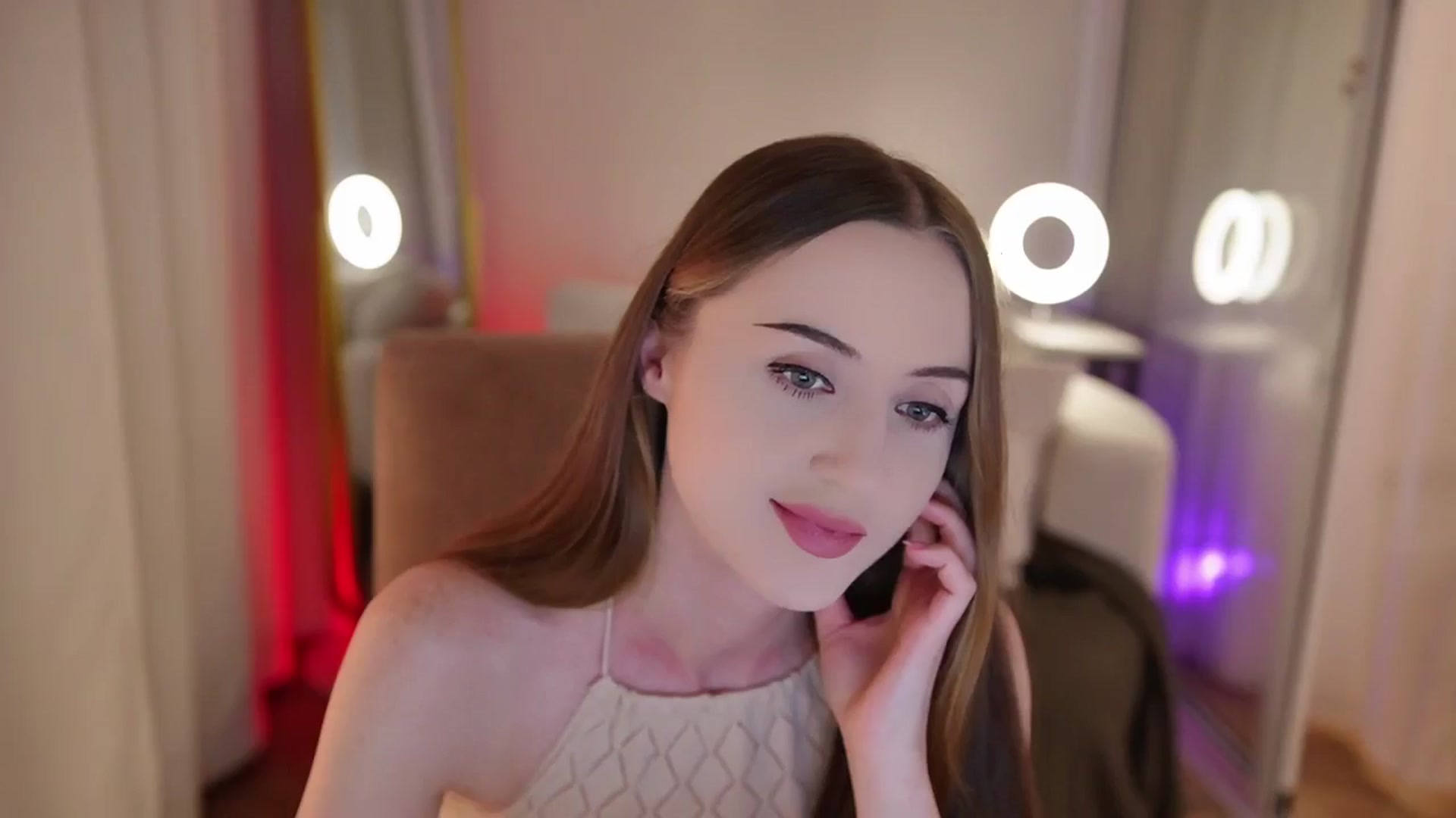 Gallery image thumbnail from Innocent_Soul's myfreecams stream on, 09/22/2025, 19:29 image 8 of 20