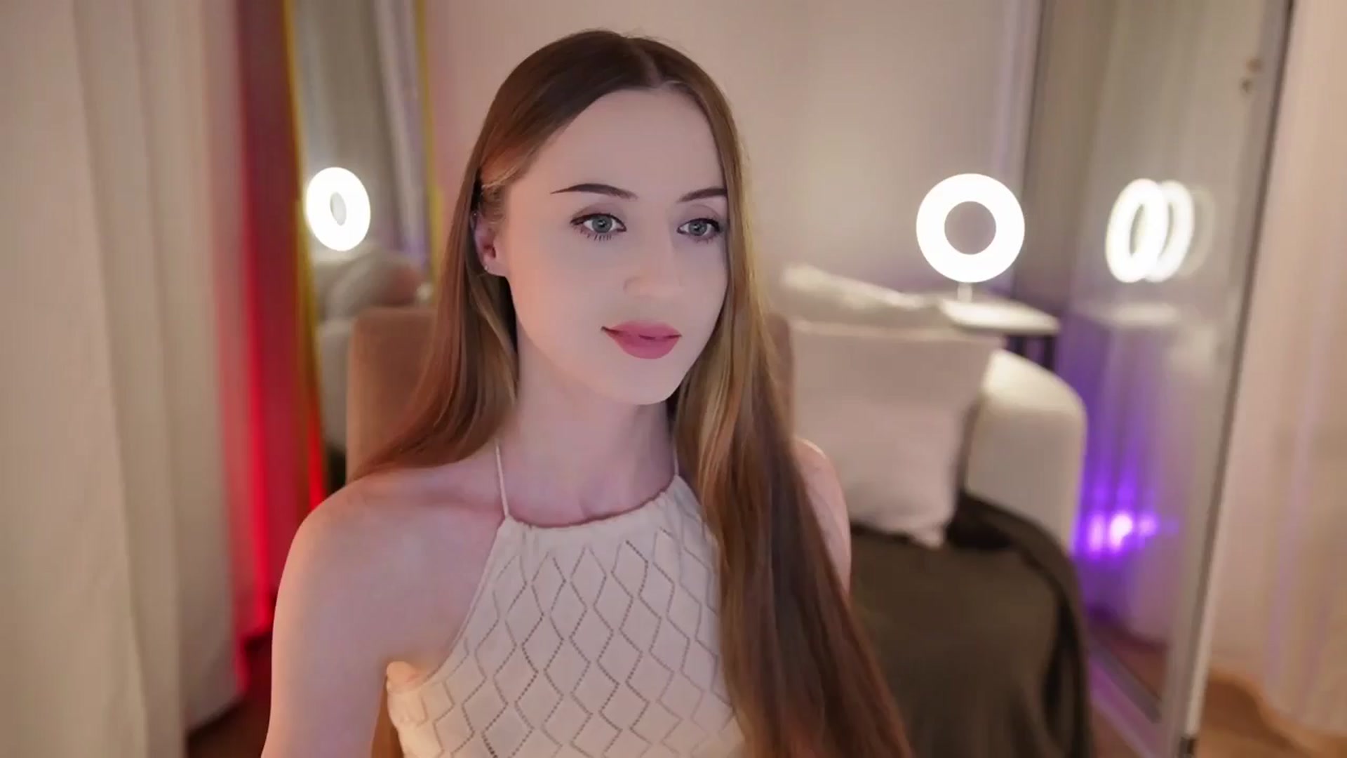 Gallery image thumbnail from Innocent_Soul's myfreecams stream on, 09/22/2025, 19:29 image 1 of 20