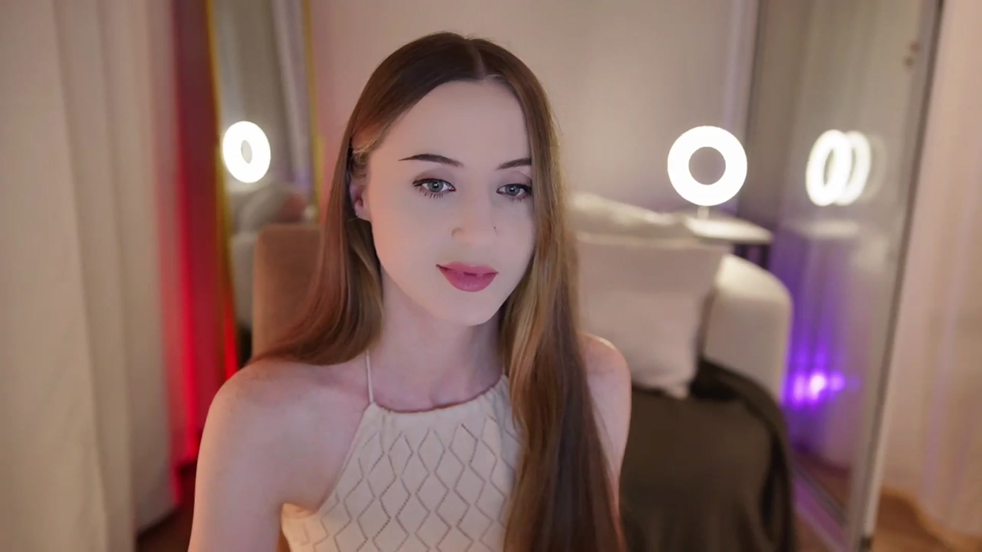 Gallery image thumbnail from Innocent_Soul's myfreecams stream on, 09/22/2025, 19:29 image 4 of 20