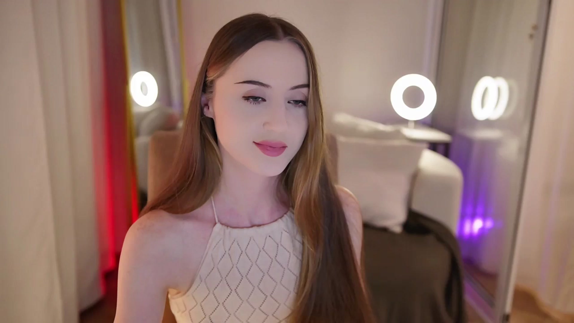 Gallery image thumbnail from Innocent_Soul's myfreecams stream on, 09/22/2025, 19:29 image 18 of 20