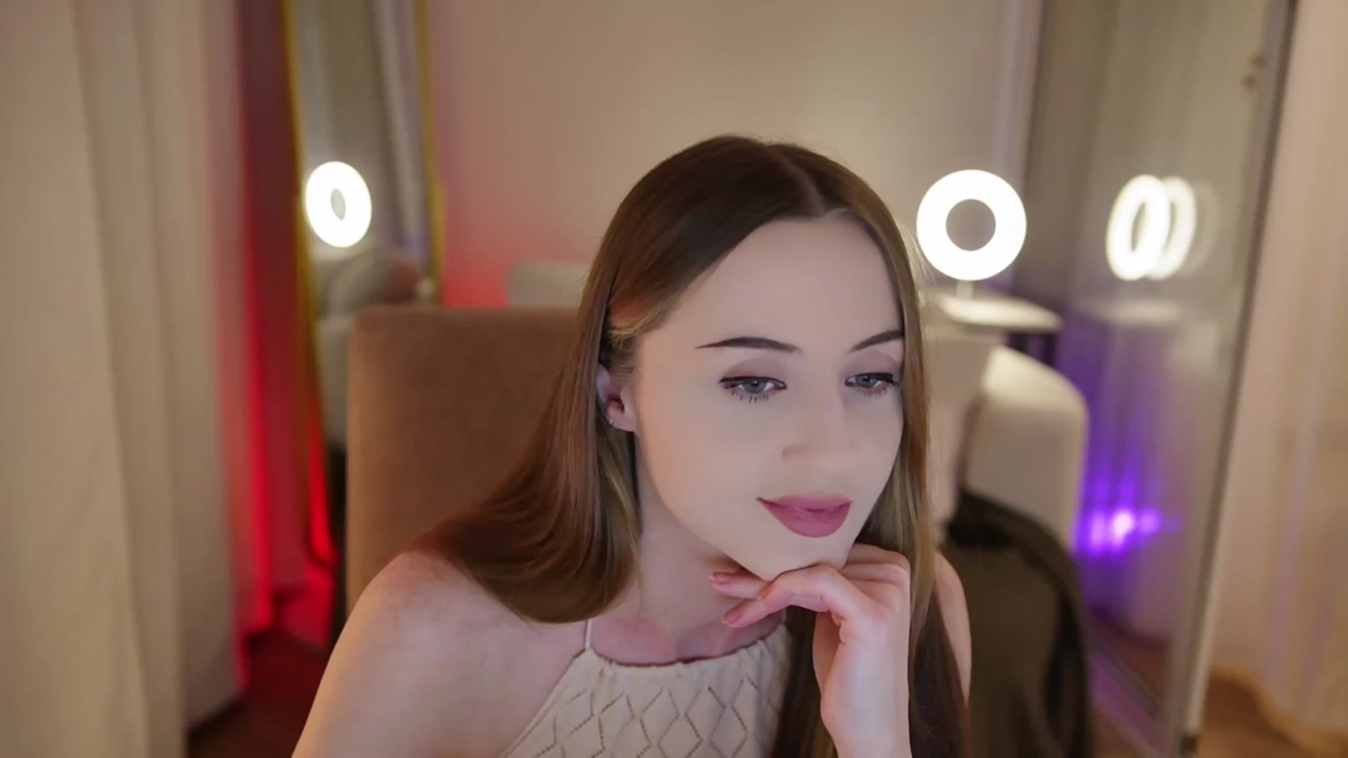 Gallery image thumbnail from Innocent_Soul's myfreecams stream on, 09/22/2025, 19:29 image 13 of 20