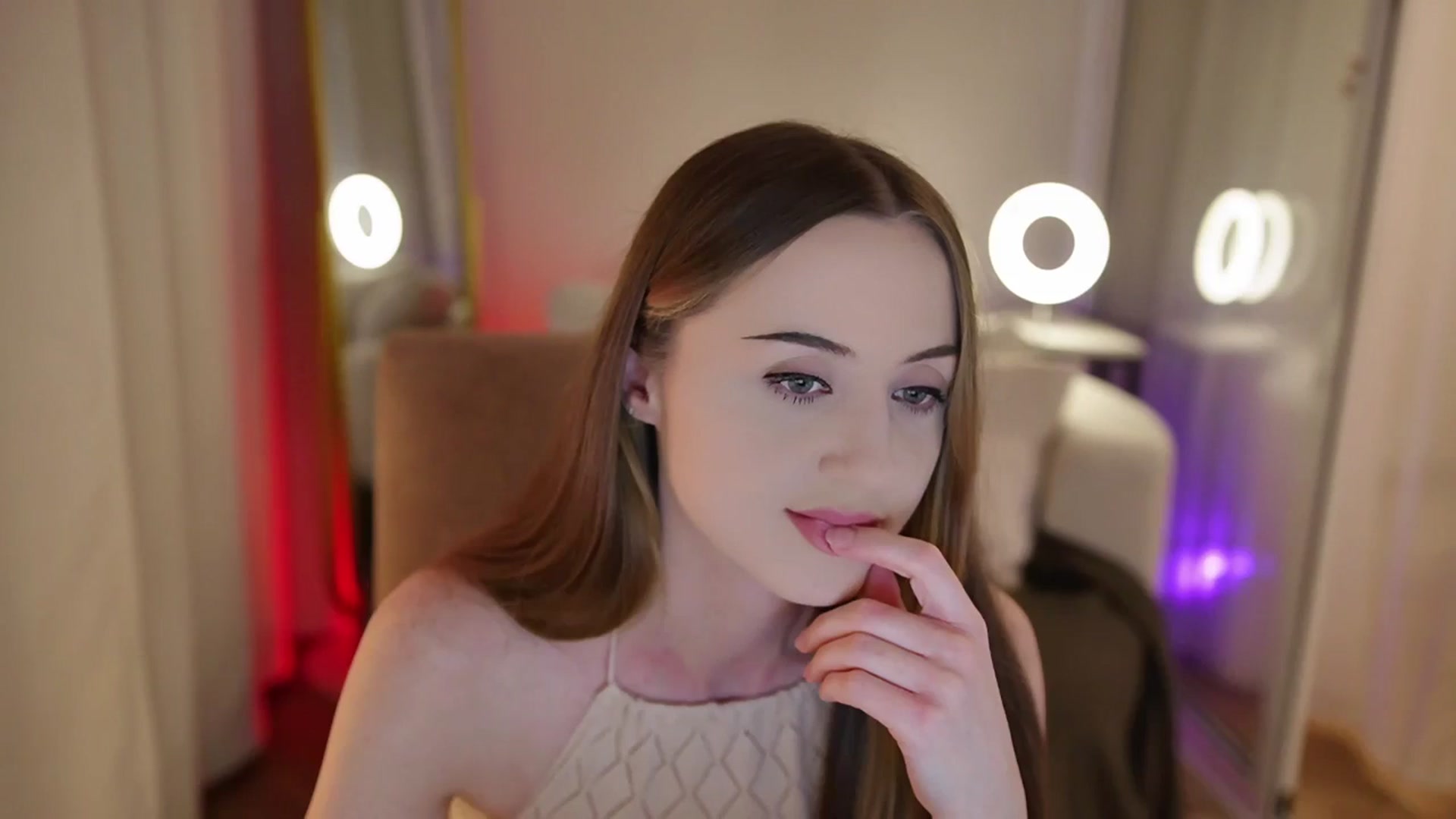 Gallery image thumbnail from Innocent_Soul's myfreecams stream on, 09/22/2025, 19:29 image 15 of 20