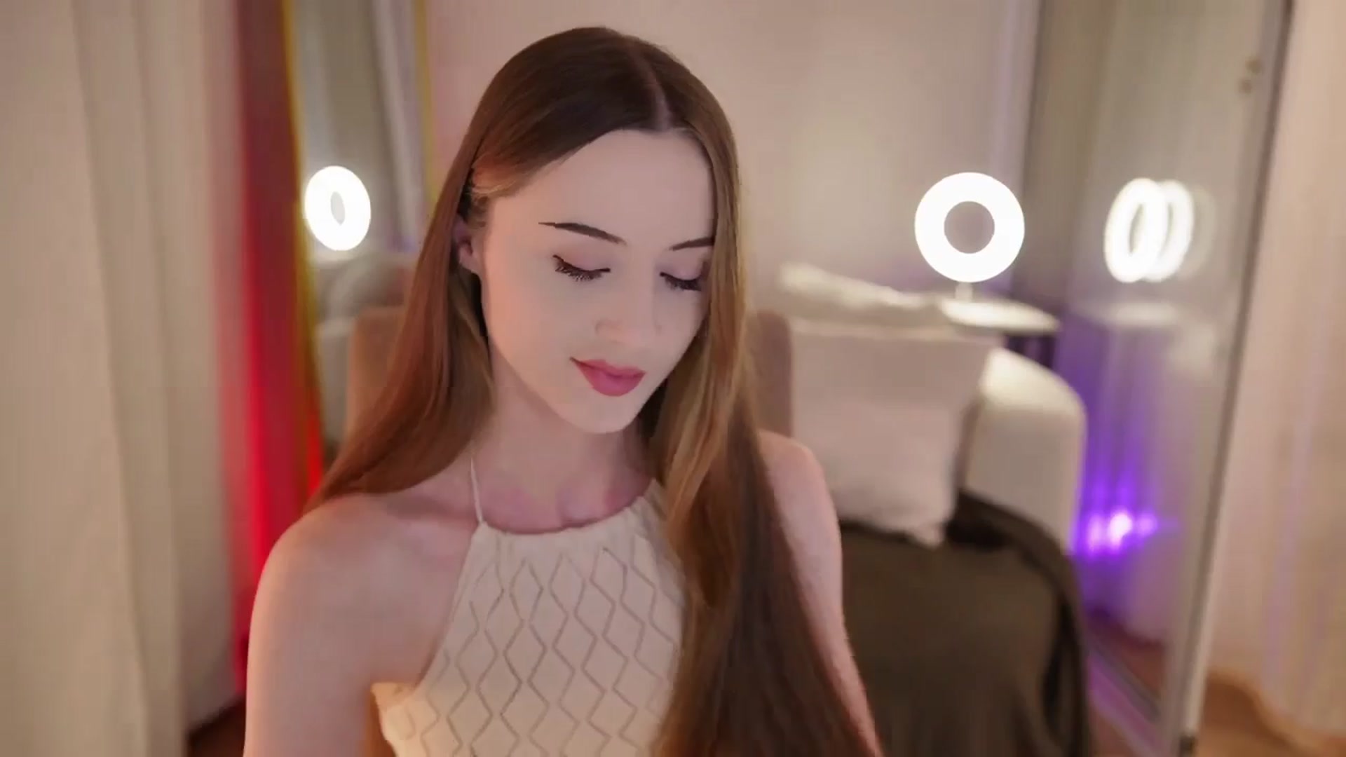 Gallery image thumbnail from Innocent_Soul's myfreecams stream on, 09/22/2025, 19:29 image 10 of 20