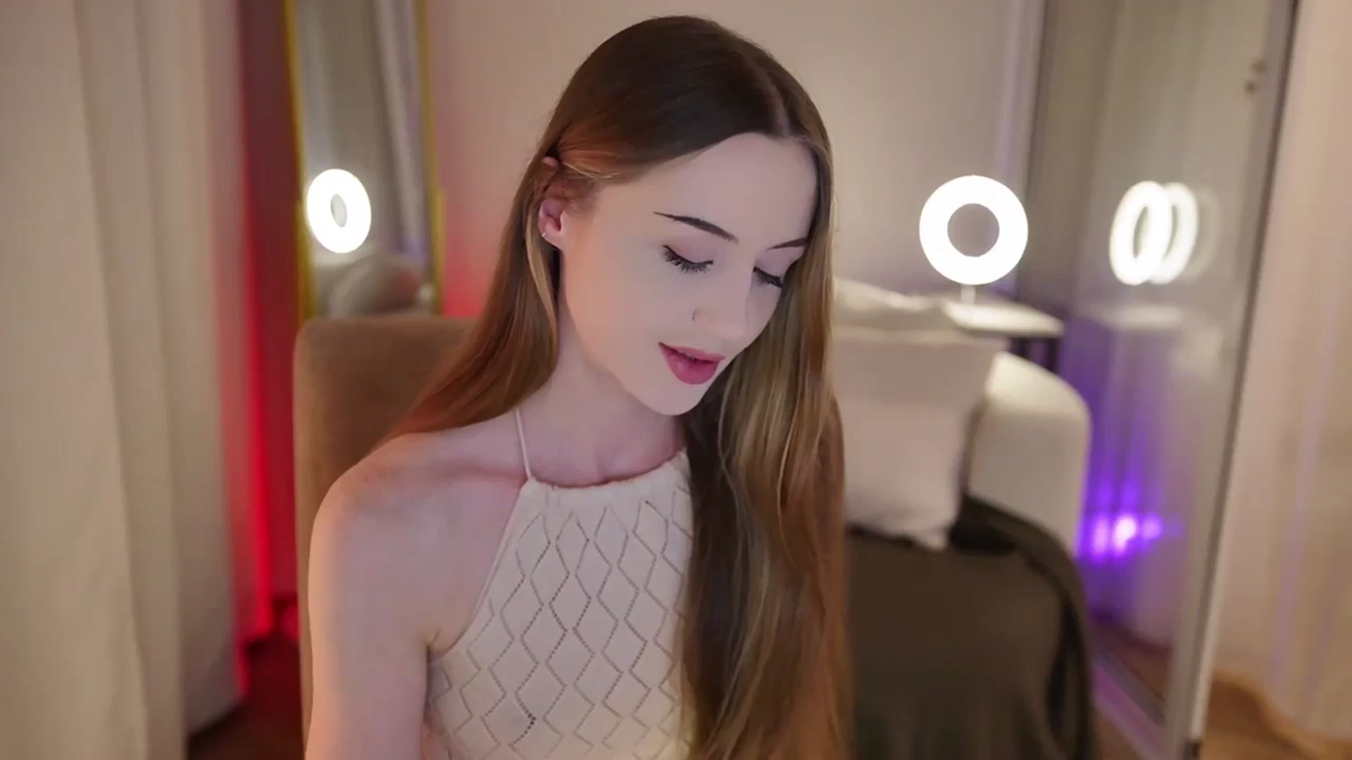 Gallery image thumbnail from Innocent_Soul's myfreecams stream on, 09/22/2025, 21:33 image 6 of 20