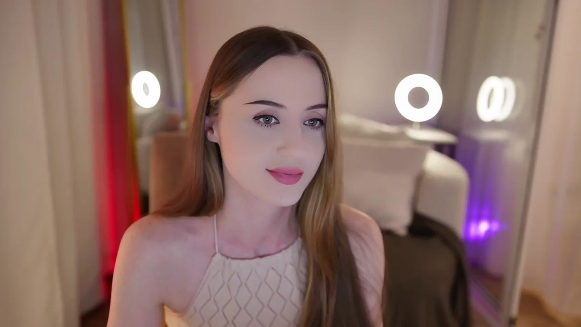 Gallery image thumbnail from Innocent_Soul's myfreecams stream on, 09/22/2025, 21:33 image 1 of 20
