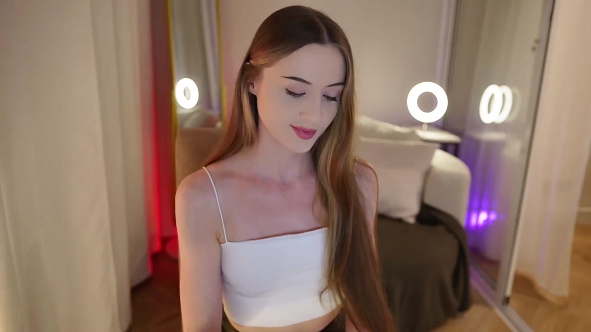 Gallery image thumbnail from Innocent_Soul's myfreecams stream on, 09/22/2025, 21:33 image 9 of 20