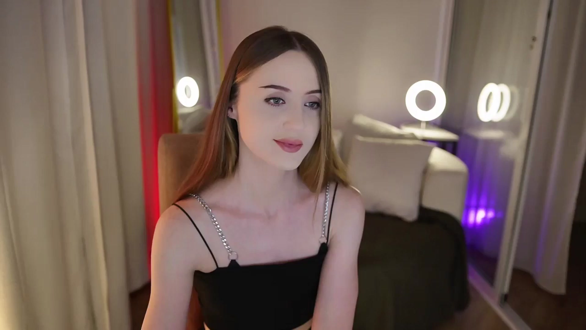Gallery image thumbnail from Innocent_Soul's myfreecams stream on, 09/24/2025, 21:34 image 7 of 20