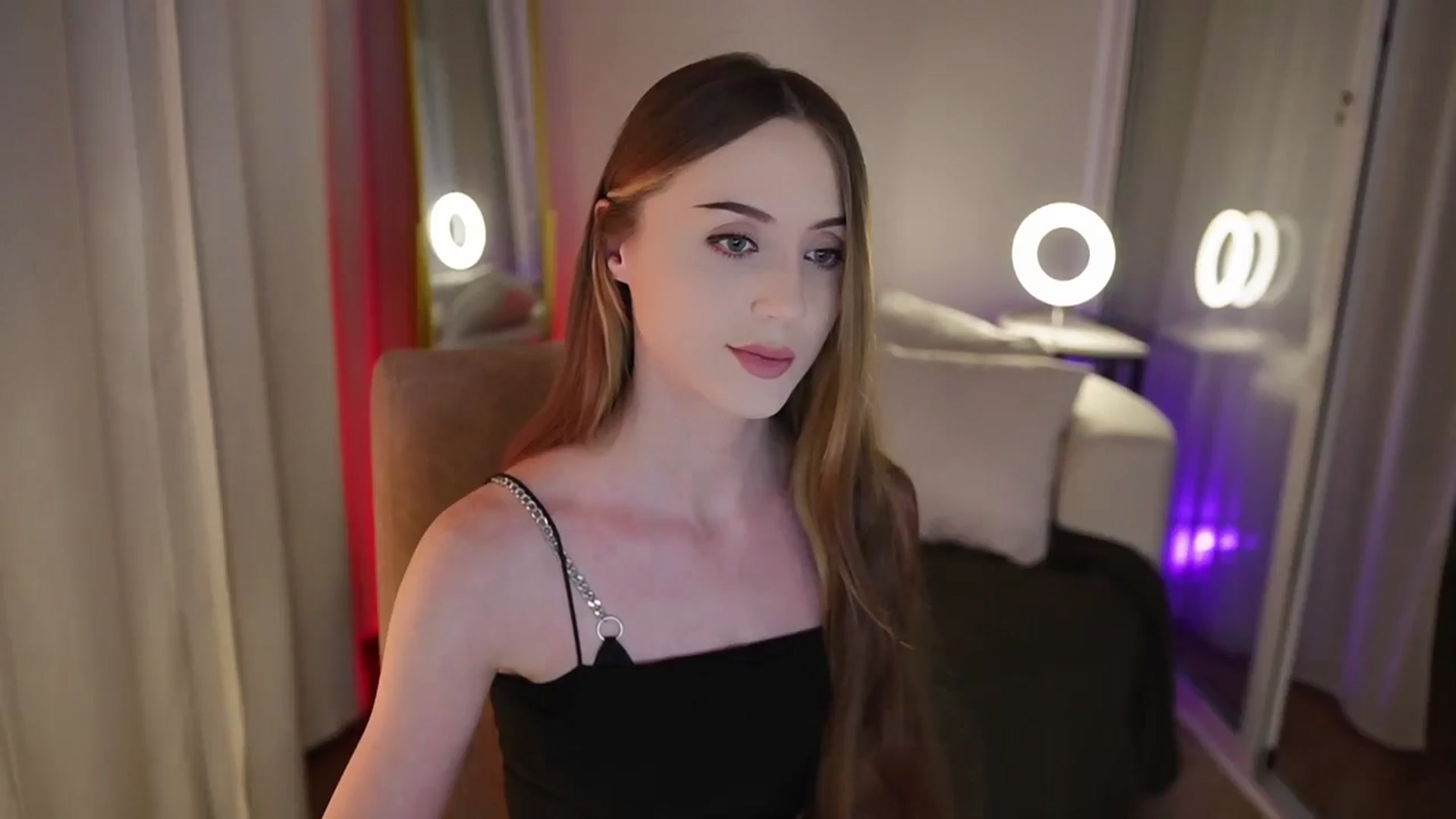 Gallery image thumbnail from Innocent_Soul's myfreecams stream on, 09/24/2025, 21:34 image 19 of 20