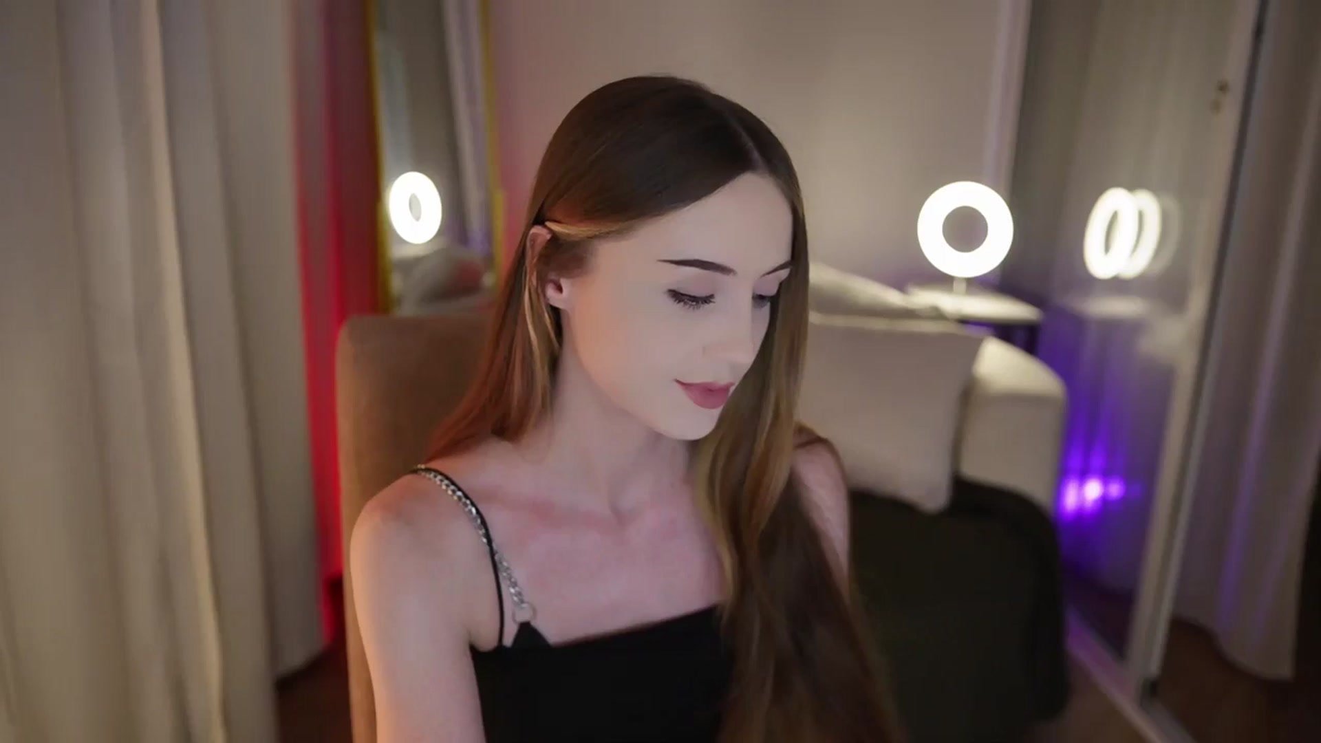 Gallery image thumbnail from Innocent_Soul's myfreecams stream on, 09/24/2025, 21:34 image 20 of 20