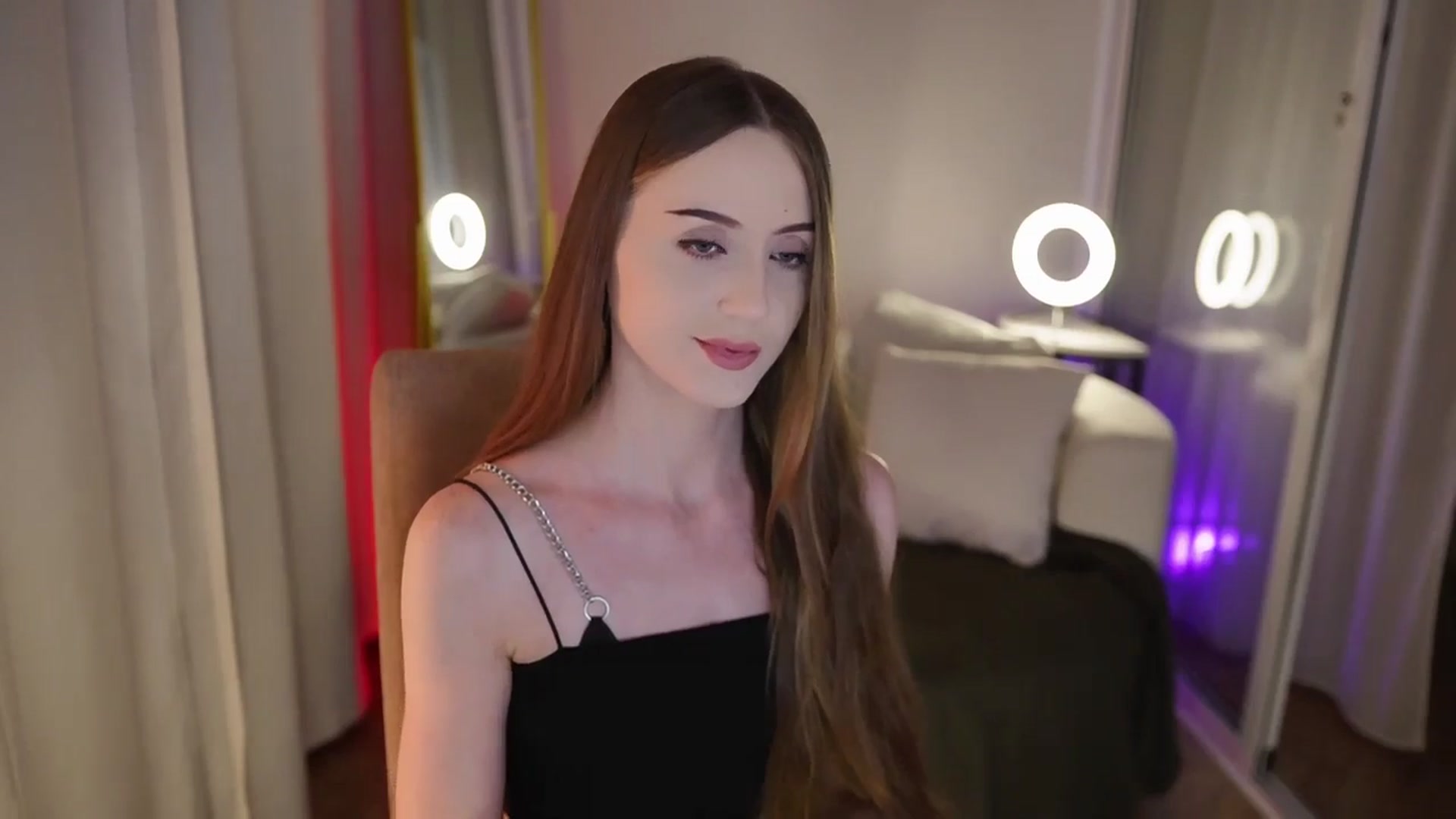 Gallery image thumbnail from Innocent_Soul's myfreecams stream on, 09/24/2025, 21:34 image 18 of 20