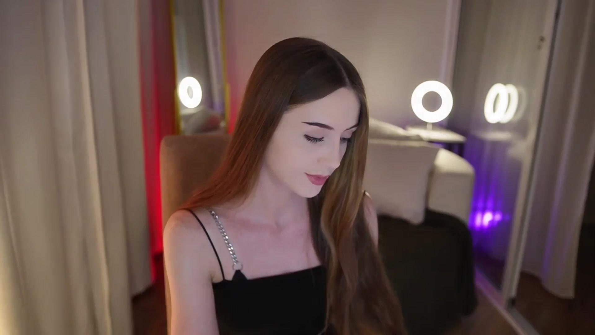 Gallery image thumbnail from Innocent_Soul's myfreecams stream on, 09/24/2025, 21:34 image 13 of 20