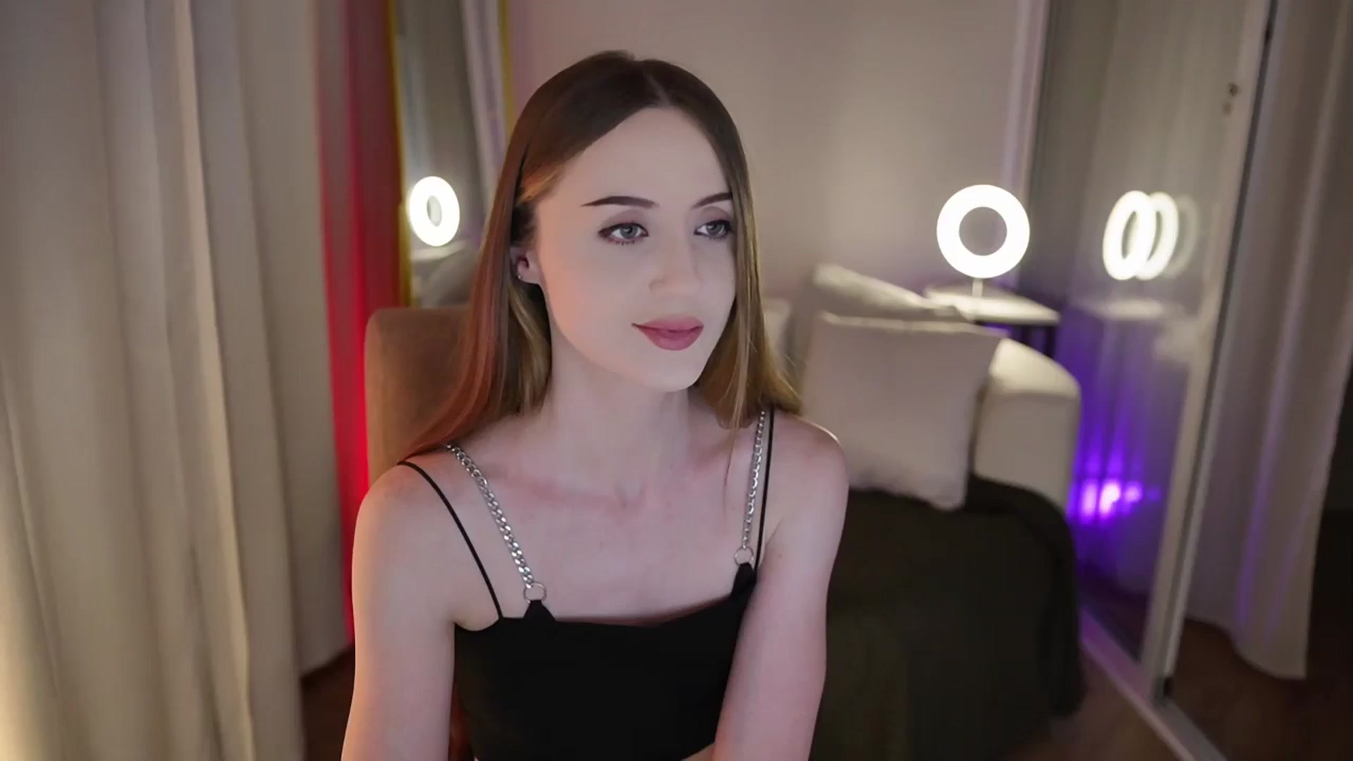 Gallery image thumbnail from Innocent_Soul's myfreecams stream on, 09/24/2025, 21:34 image 6 of 20