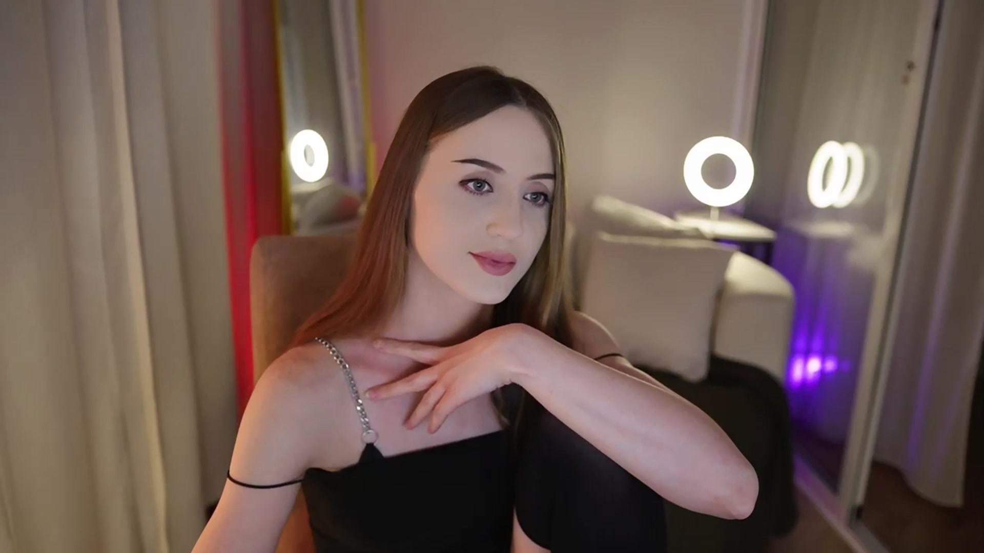 Gallery image thumbnail from Innocent_Soul's myfreecams stream on, 09/24/2025, 21:34 image 16 of 20