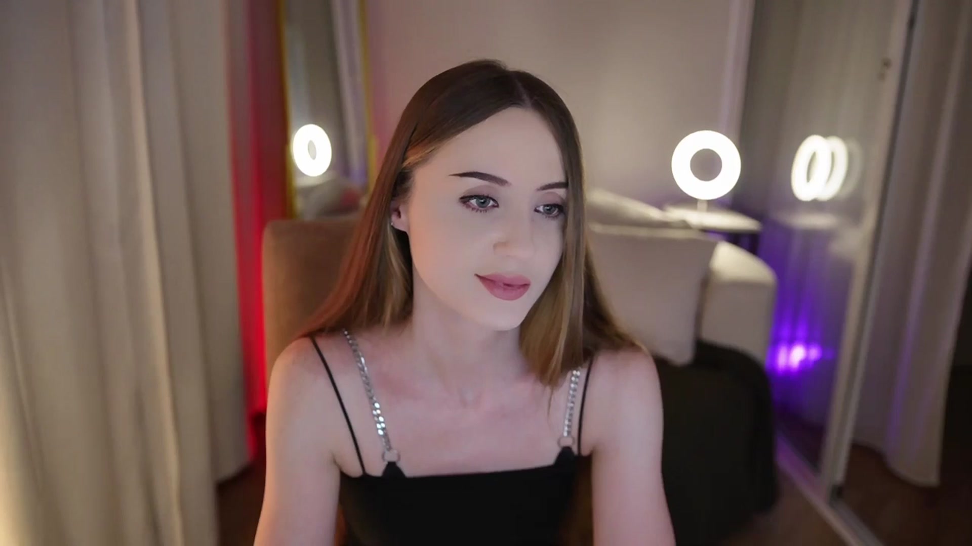 Gallery image thumbnail from Innocent_Soul's myfreecams stream on, 09/24/2025, 21:34 image 9 of 20